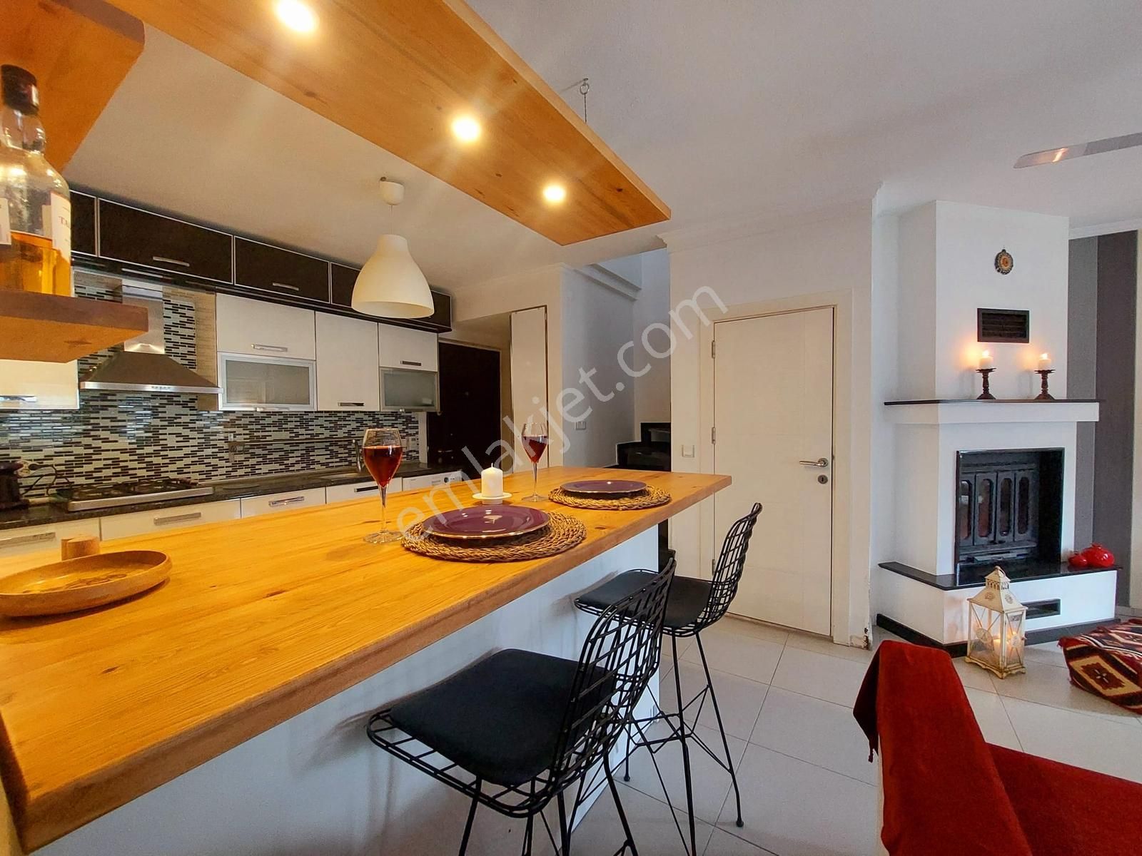 Foça Limnili Sitesinde Eşyalı Kiralık Havuzlu 3+1 Villa - Görsel 4