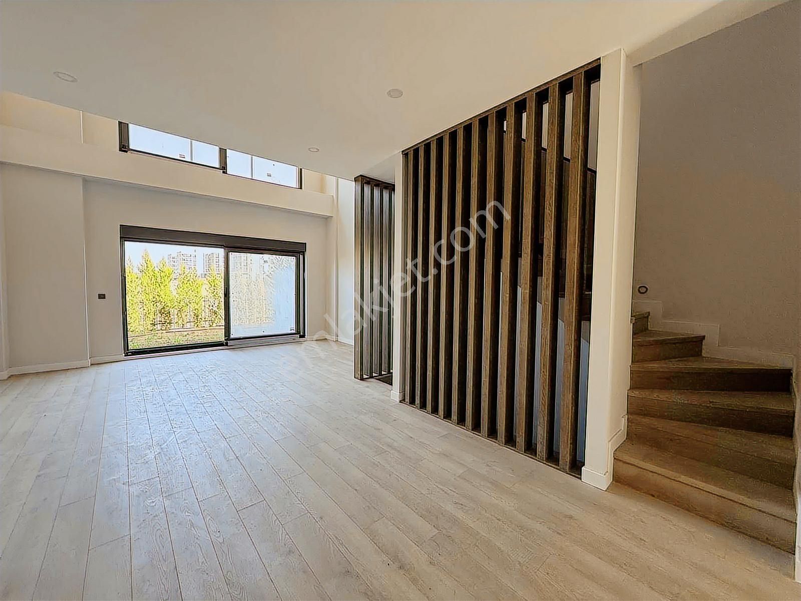 Altıntaşta Müstakil Bahçeli Satılık Villa