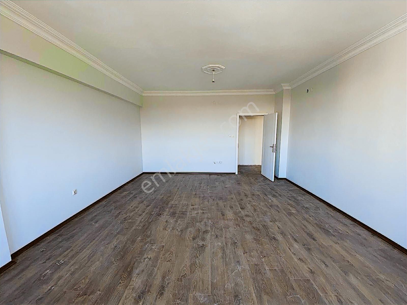 Meydankavağında Geniş Ve Kullanışlı Sıfır Tadilatlı 3+1 Kiralık - Görsel 7