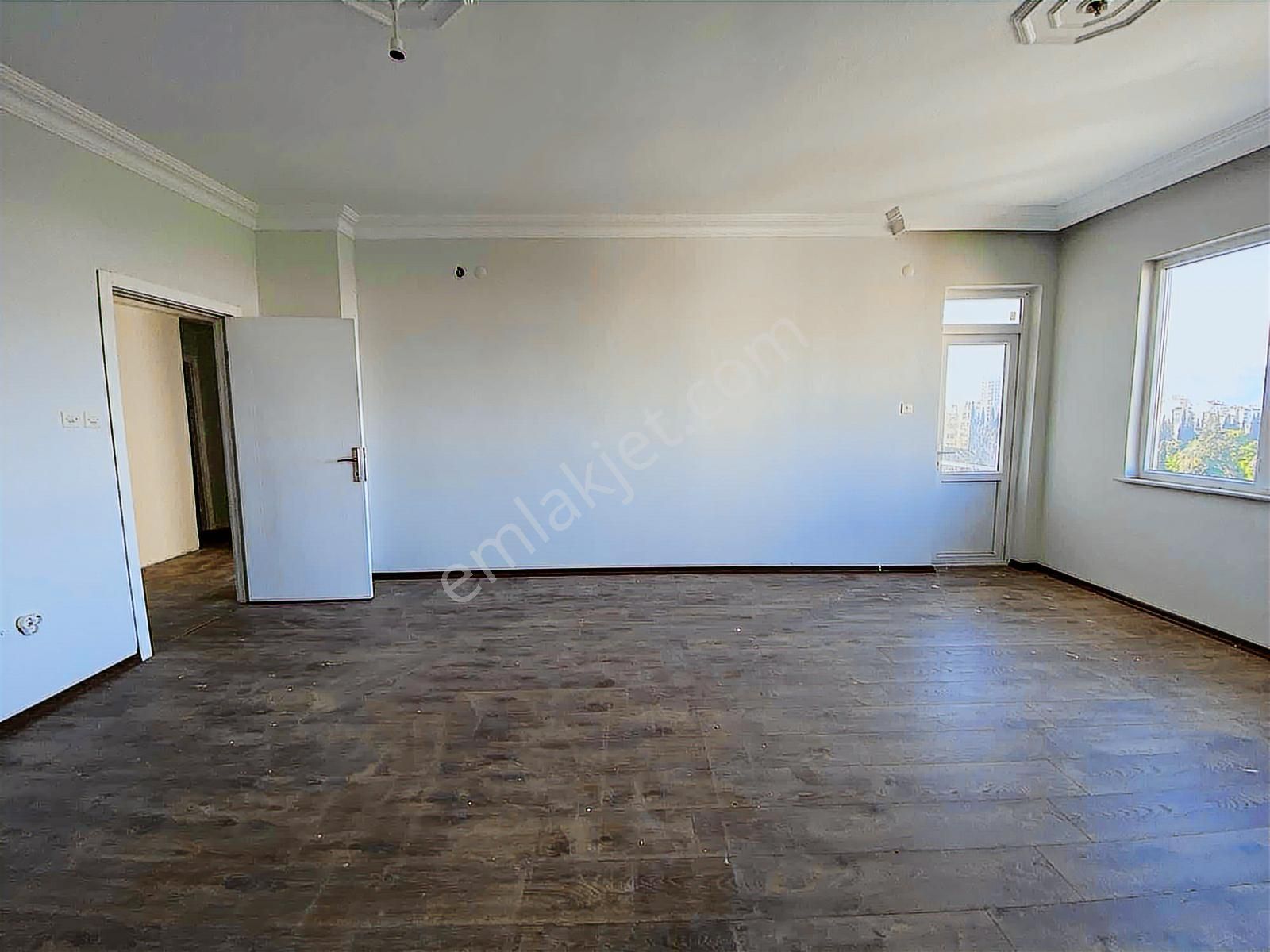 Meydankavağında Geniş Ve Kullanışlı Sıfır Tadilatlı 3+1 Kiralık - Görsel 3