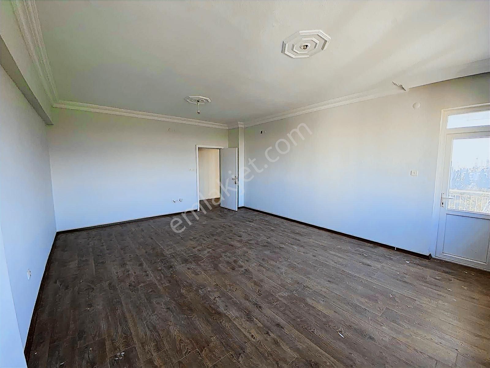 Meydankavağında Geniş Ve Kullanışlı Sıfır Tadilatlı 3+1 Kiralık - Görsel 2