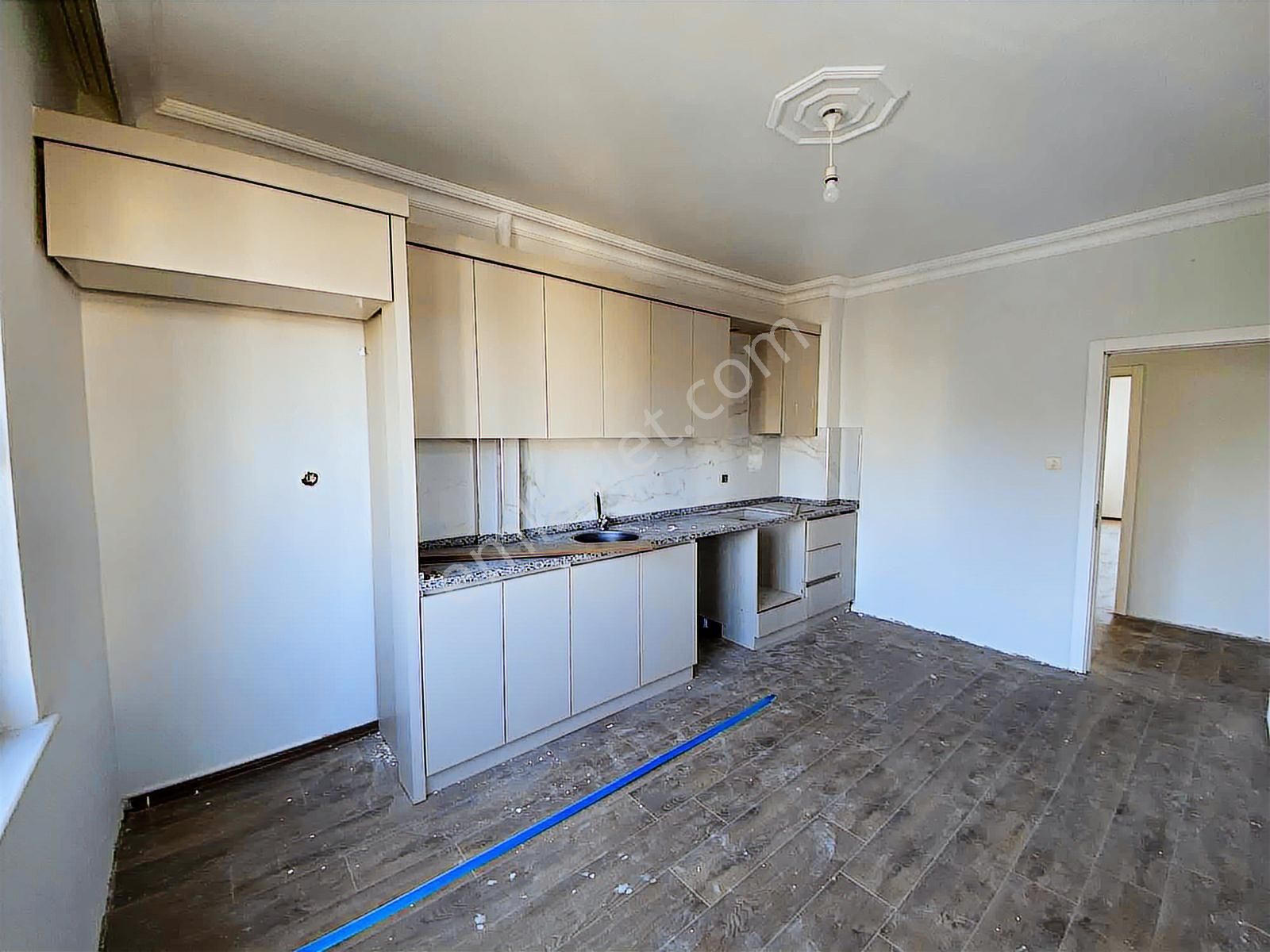 Meydankavağında Geniş Ve Kullanışlı Sıfır Tadilatlı 3+1 Kiralık - Görsel 17