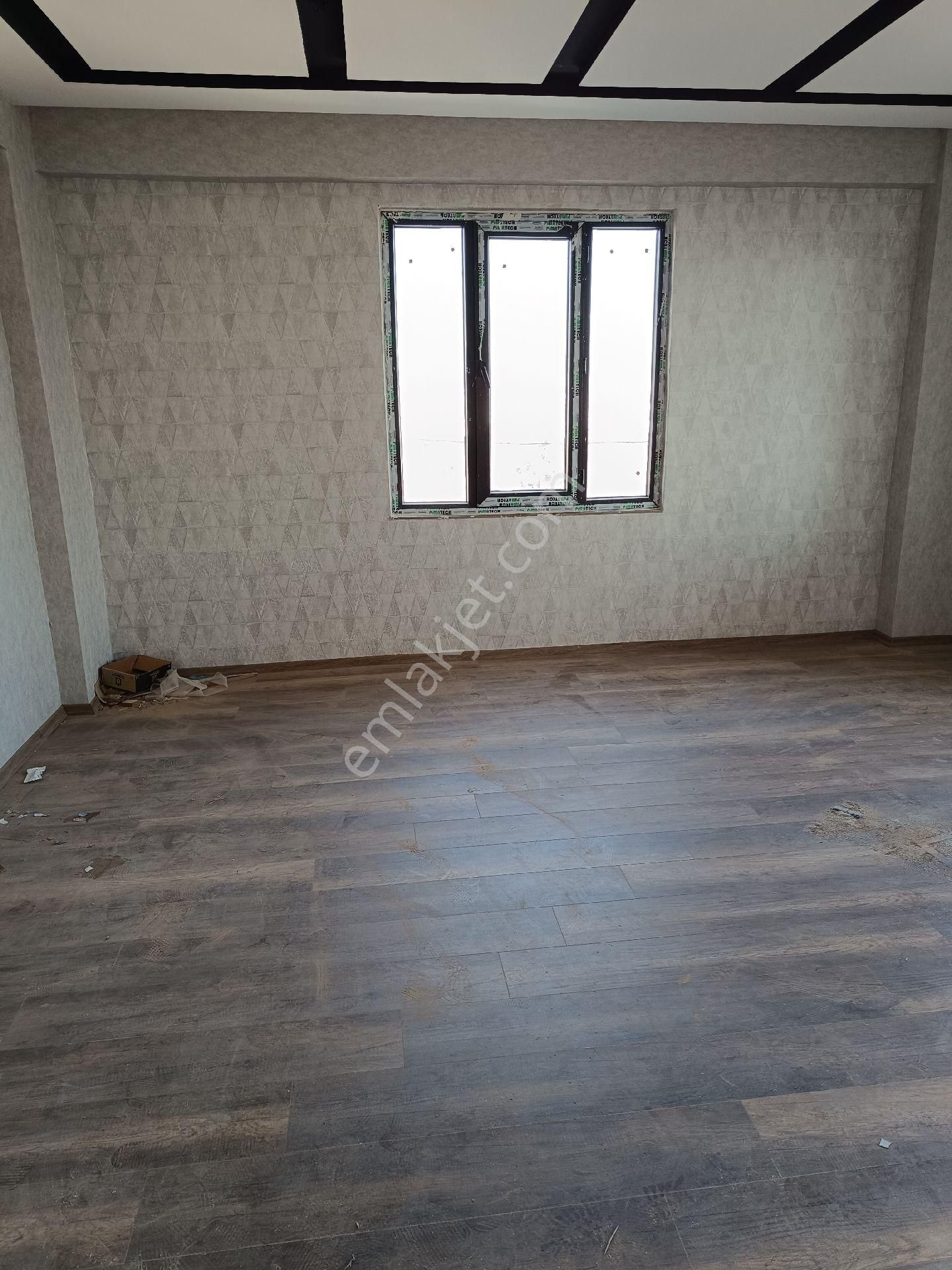 Batıkent'te Satılık Geniş Arakat 2+1