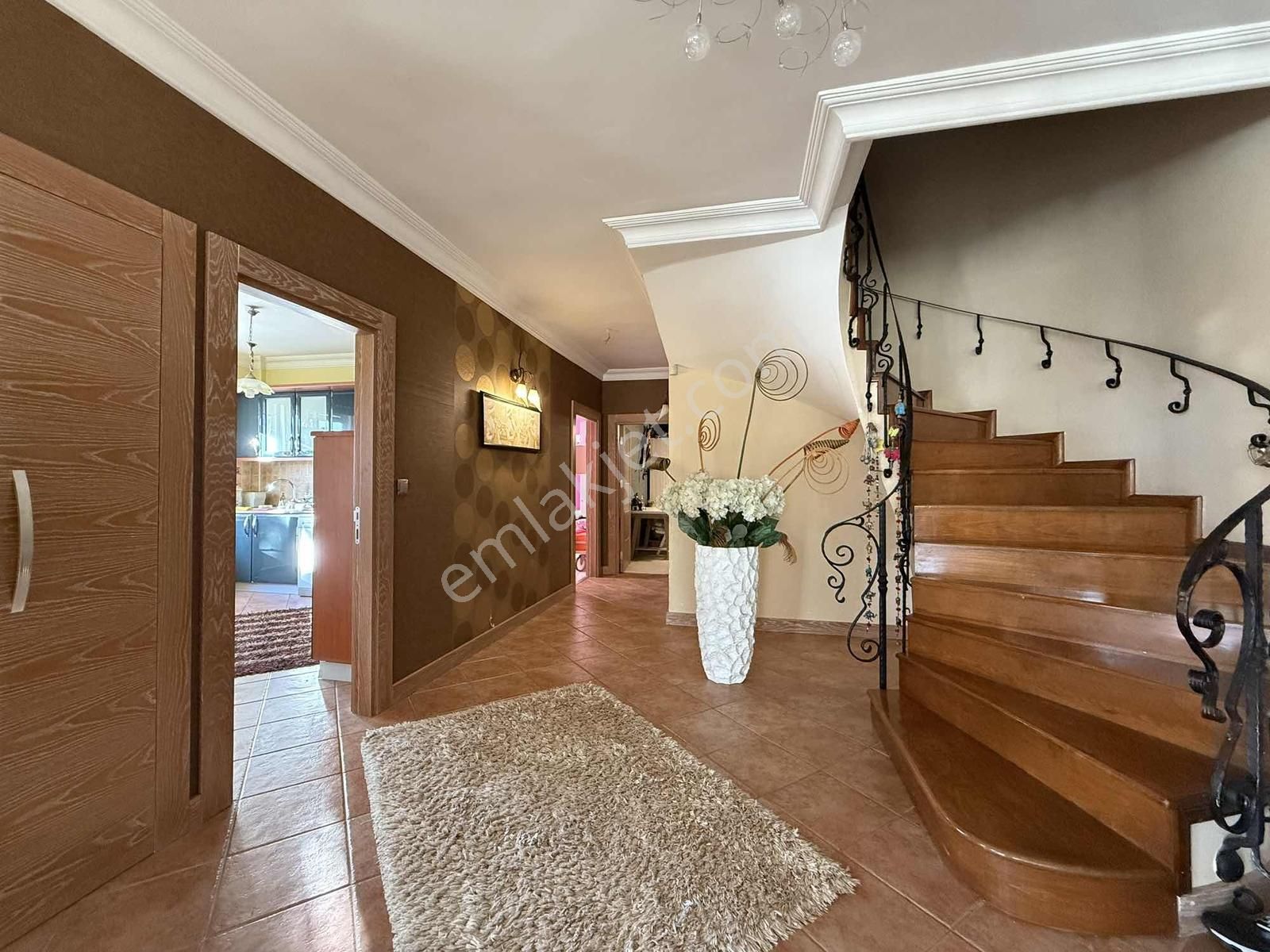 Yeşilbahçede Kiralık 4+1 Full Eşyalı Daire