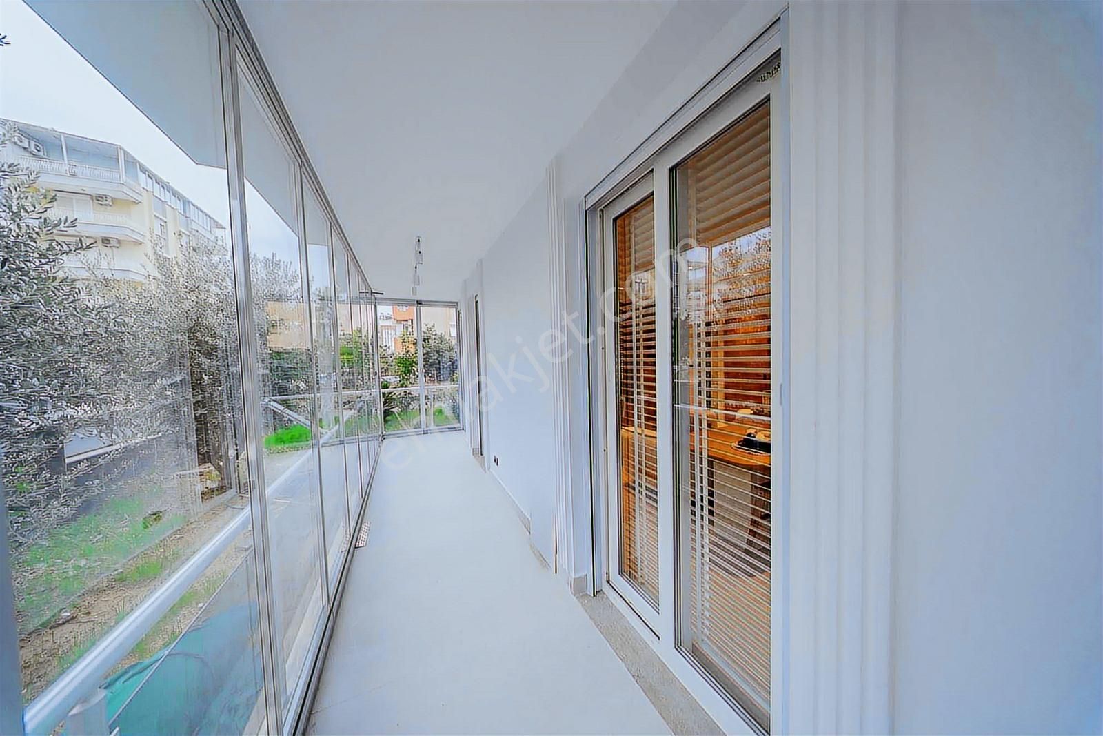 Larada İçi Full Yapılı Eşyalı Geniş Satılık 1+1 Daire - Görsel 28