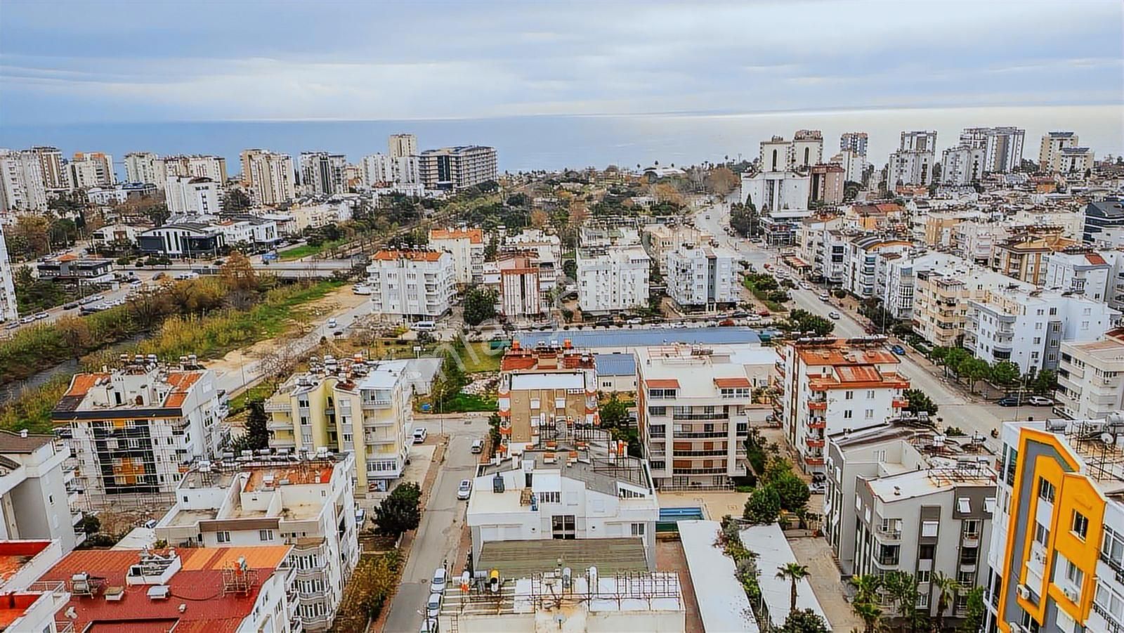 Larada İçi Full Yapılı Eşyalı Geniş Satılık 1+1 Daire - Görsel 20