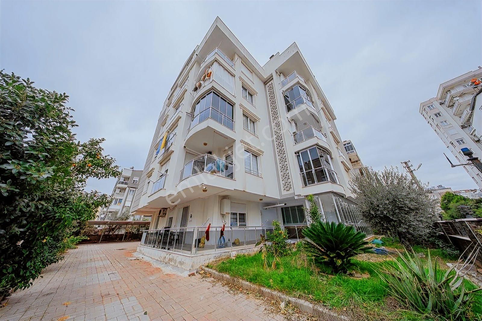 Larada İçi Full Yapılı Eşyalı Geniş Satılık 1+1 Daire - Görsel 30