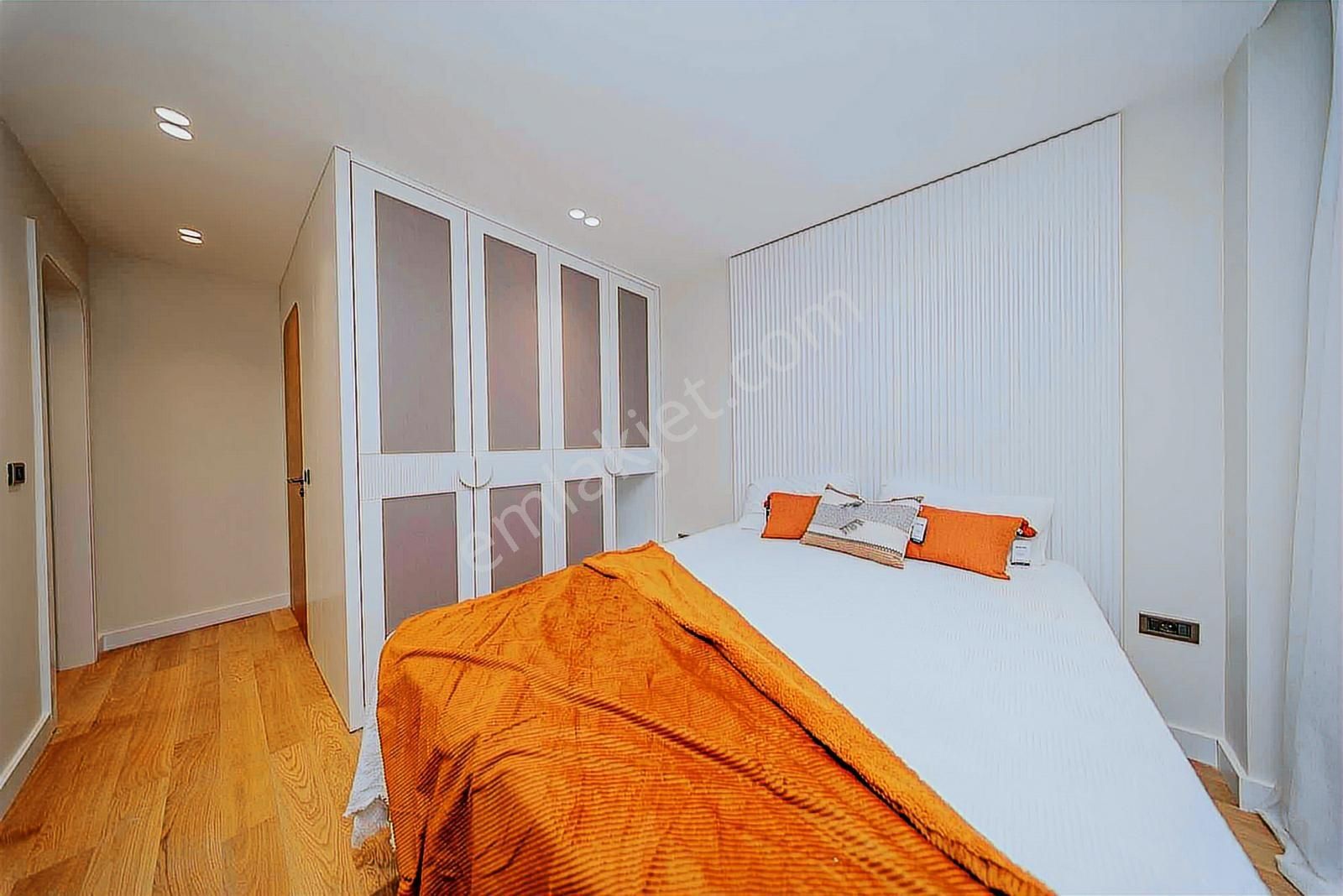 Larada İçi Full Yapılı Eşyalı Geniş Satılık 1+1 Daire - Görsel 19