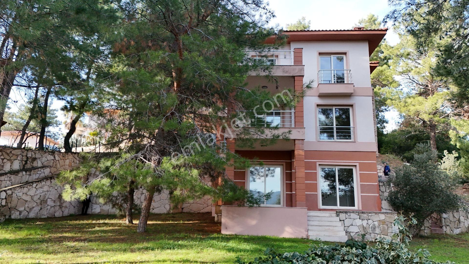 Kuşadası Soğucak Bölgesinde Müstakil Fırsat Villa - Görsel 6