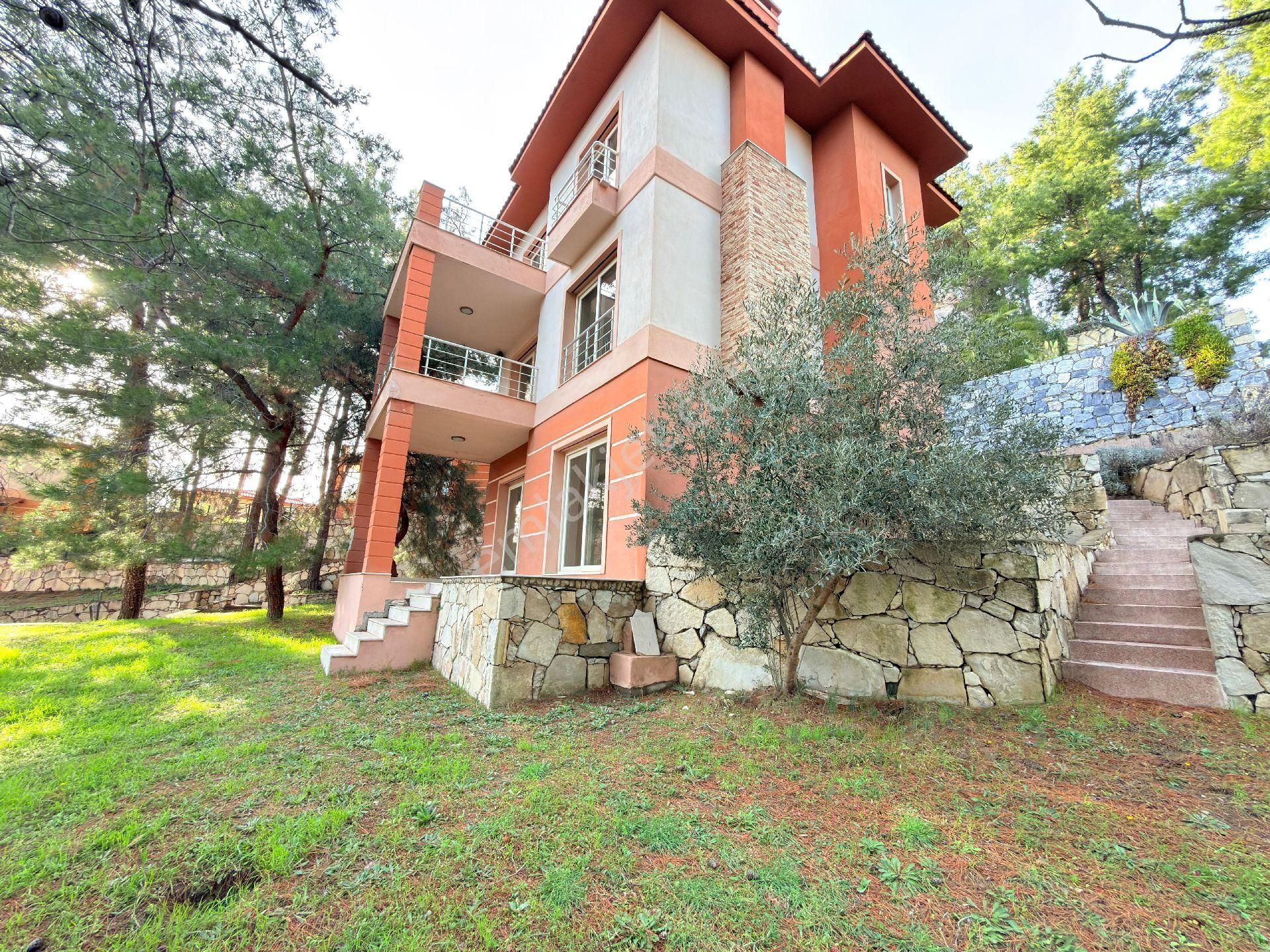 Kuşadası Soğucak Bölgesinde Müstakil Fırsat Villa - Görsel 9