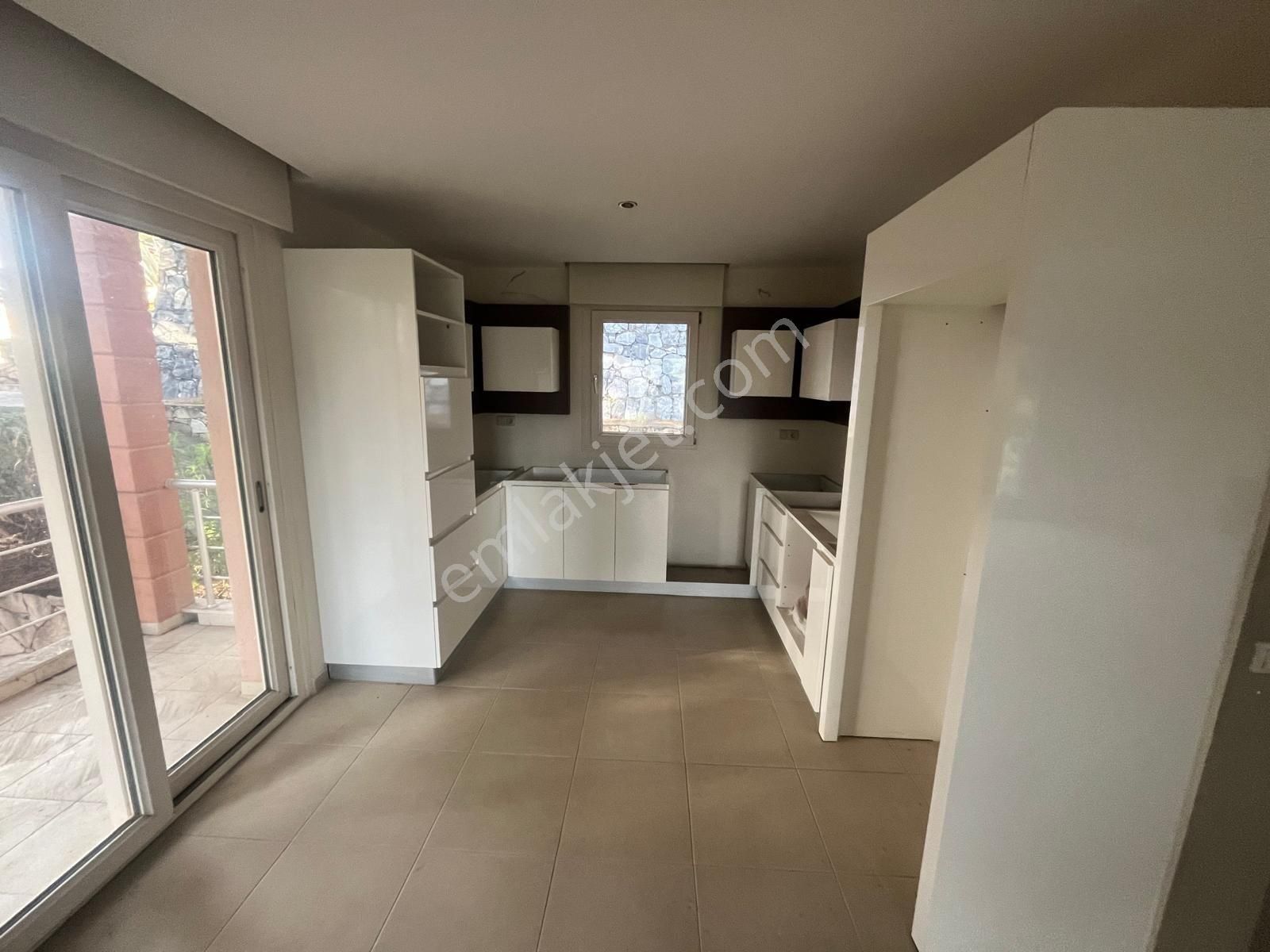 Kuşadası Soğucak Bölgesinde Müstakil Fırsat Villa - Görsel 27