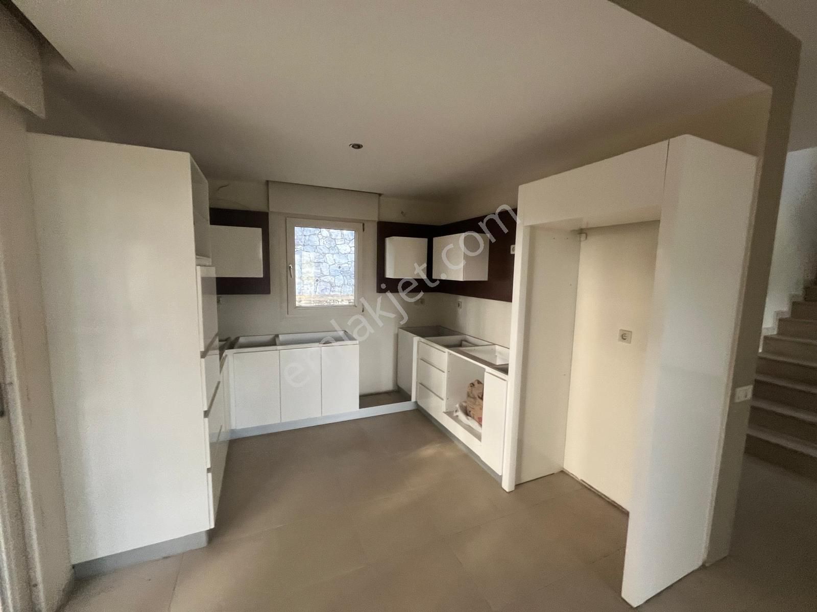 Kuşadası Soğucak Bölgesinde Müstakil Fırsat Villa - Görsel 26