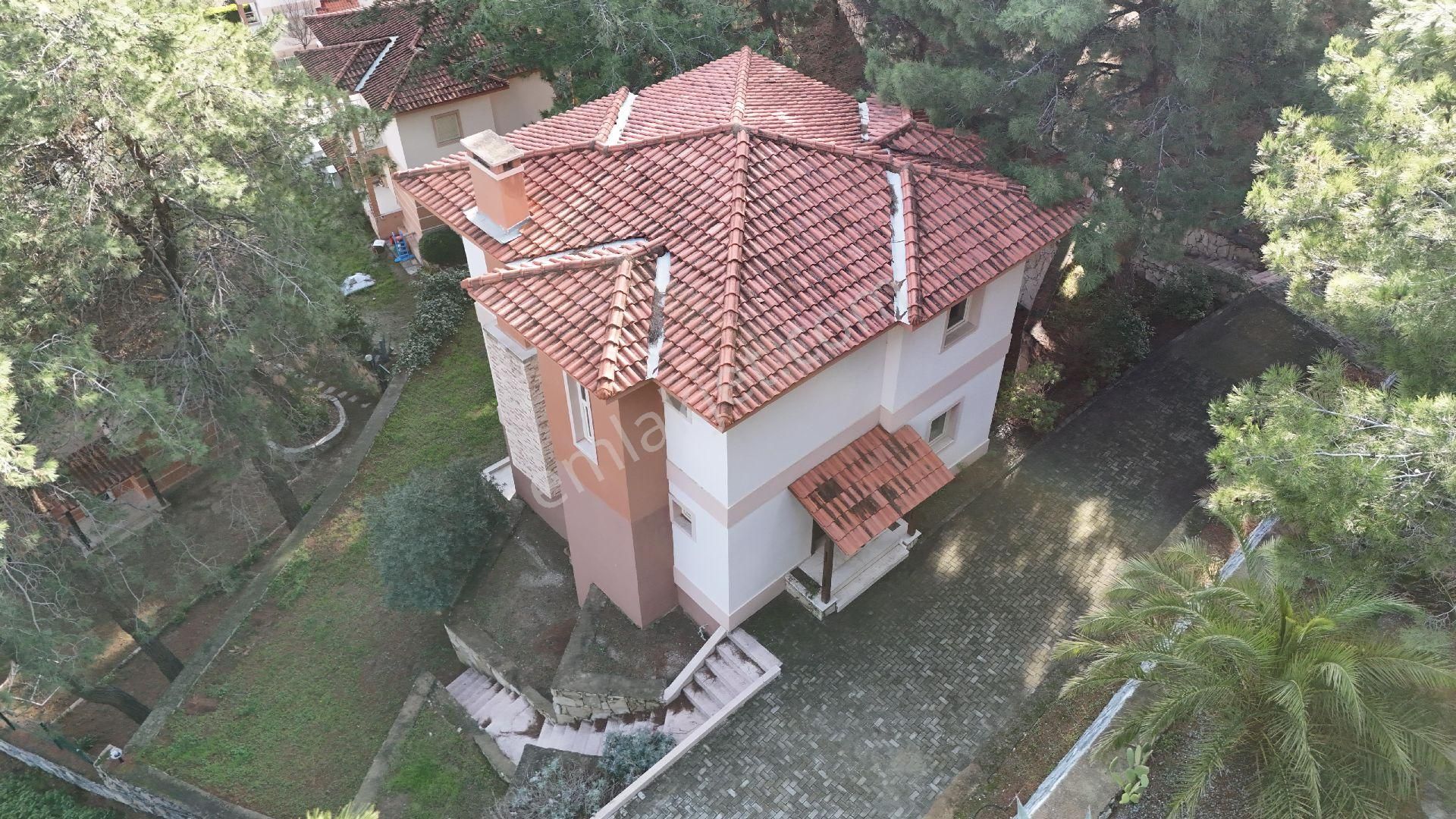 Kuşadası Soğucak Bölgesinde Müstakil Fırsat Villa - Görsel 17