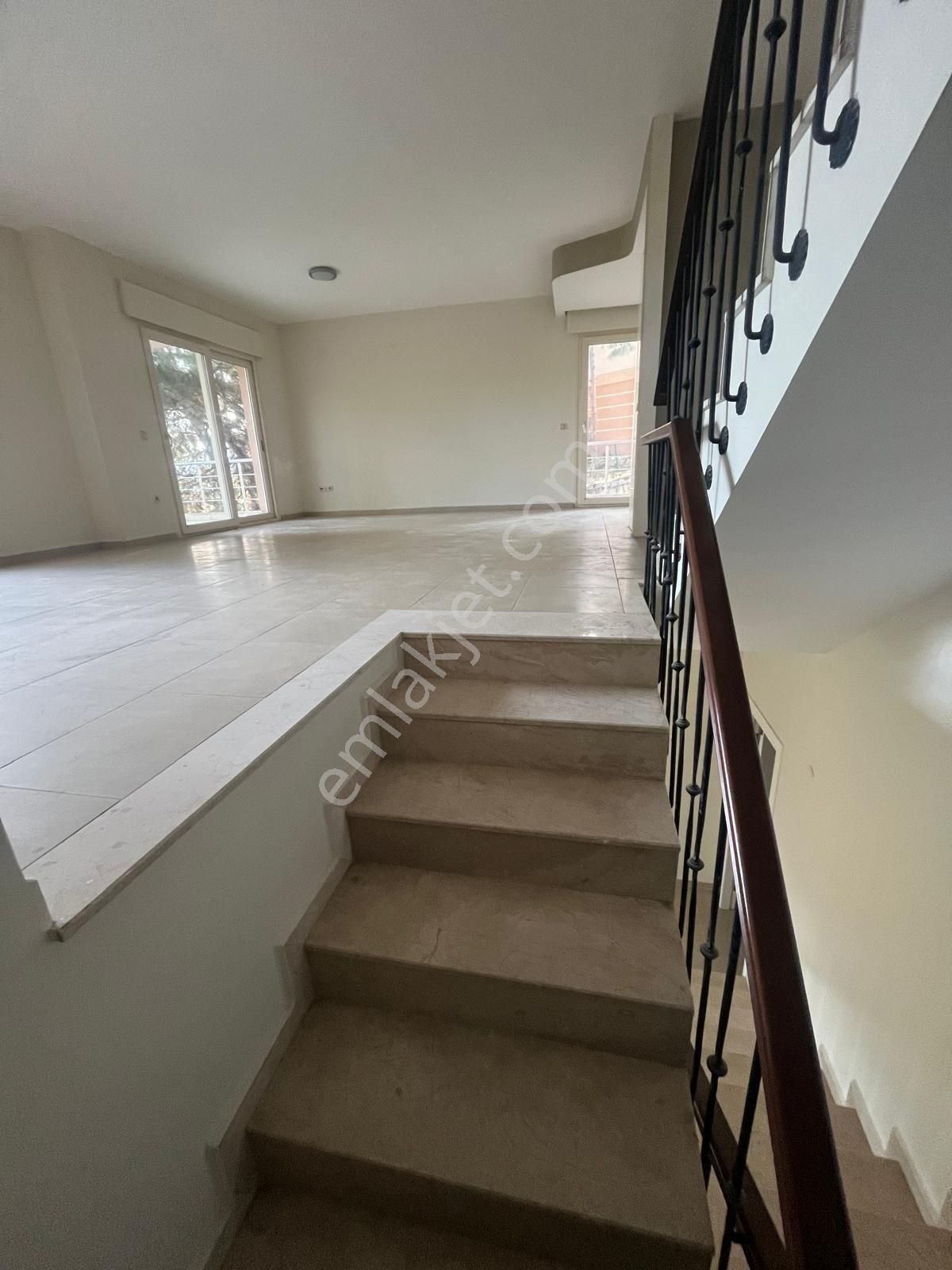 Kuşadası Soğucak Bölgesinde Müstakil Fırsat Villa - Görsel 21