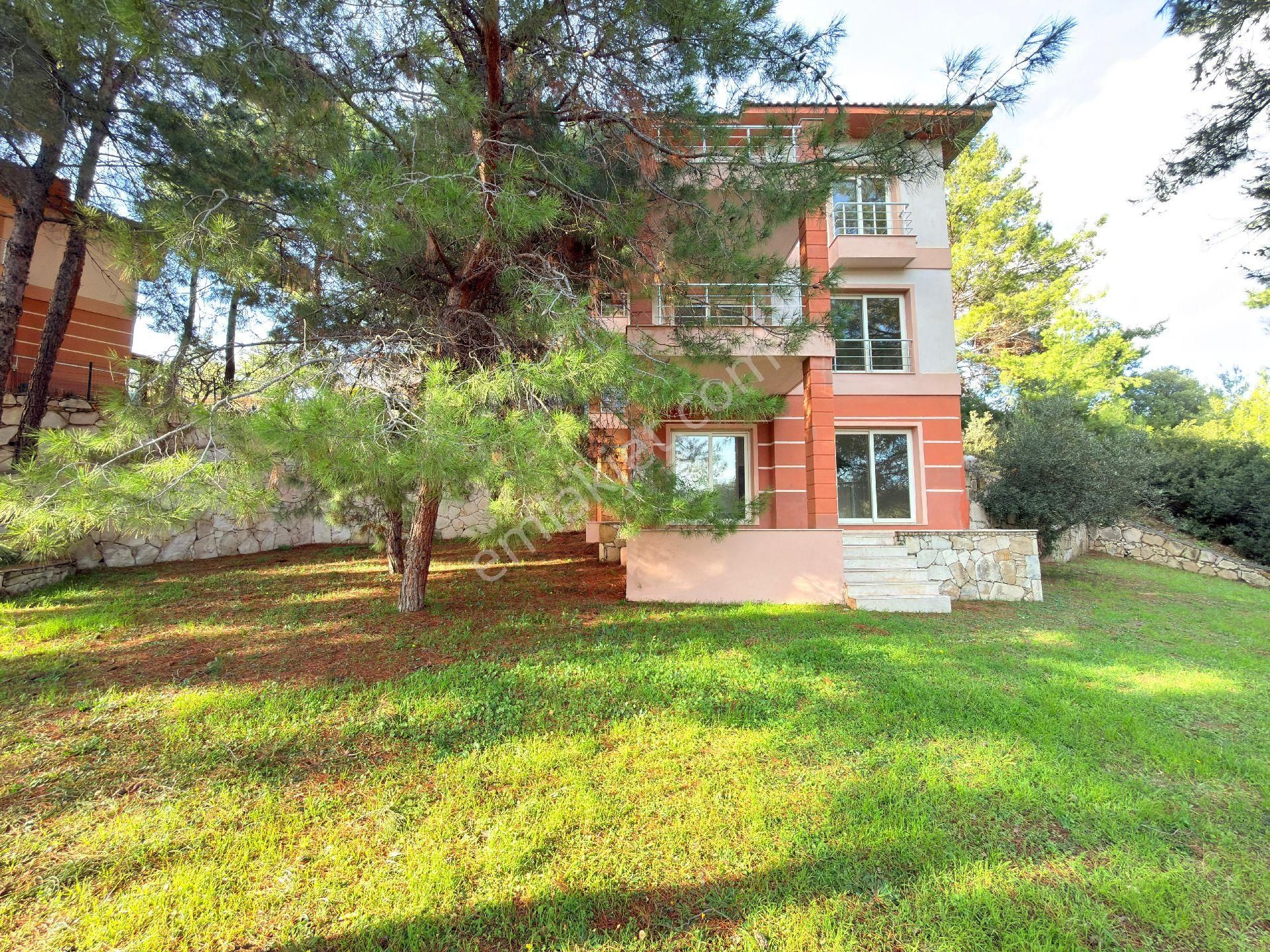 Kuşadası Soğucak Bölgesinde Müstakil Fırsat Villa - Görsel 12