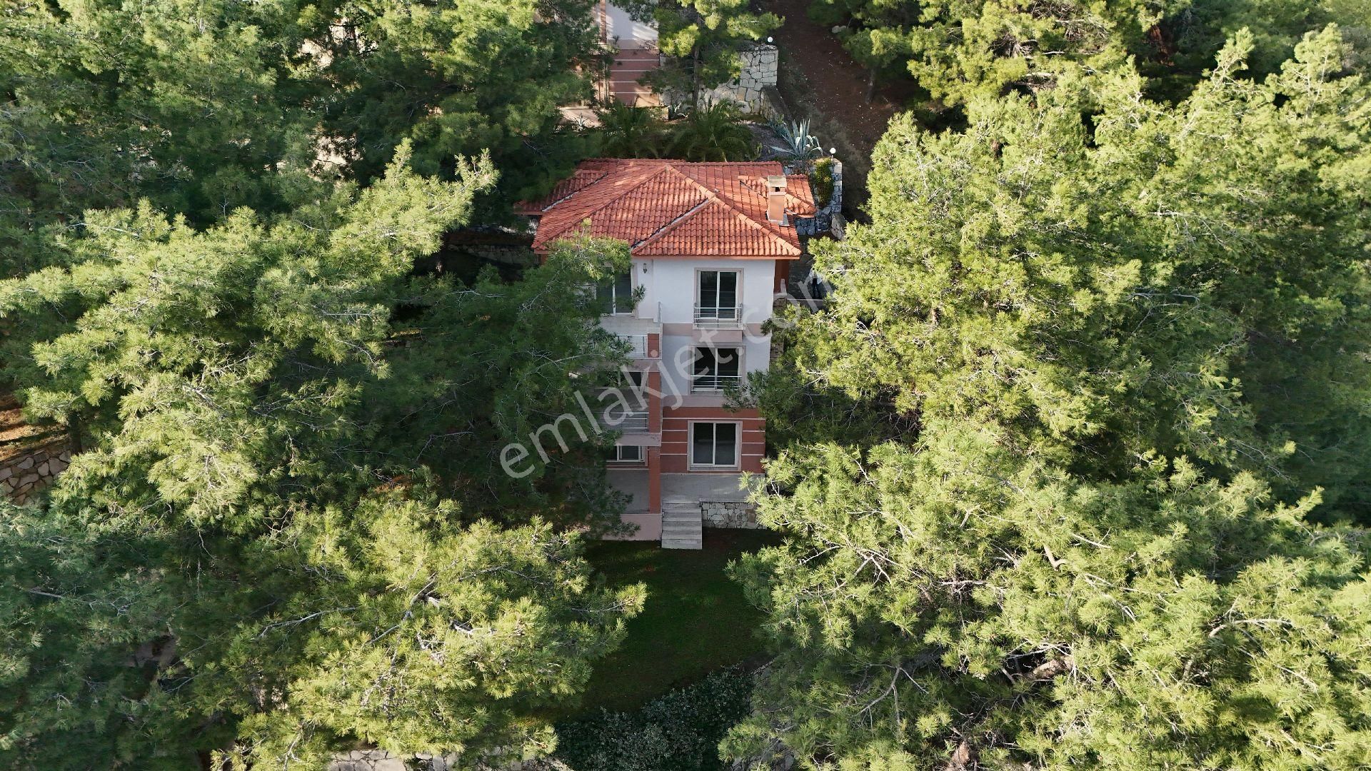 Kuşadası Soğucak Bölgesinde Müstakil Fırsat Villa - Görsel 4