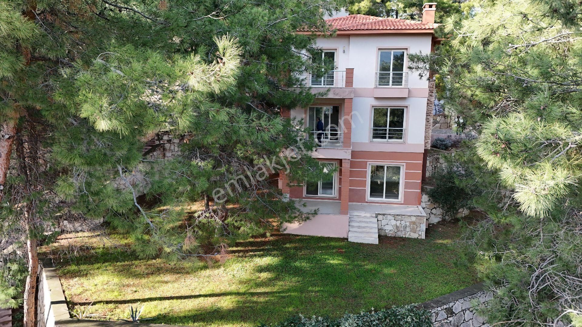 Kuşadası Soğucak Bölgesinde Müstakil Fırsat Villa