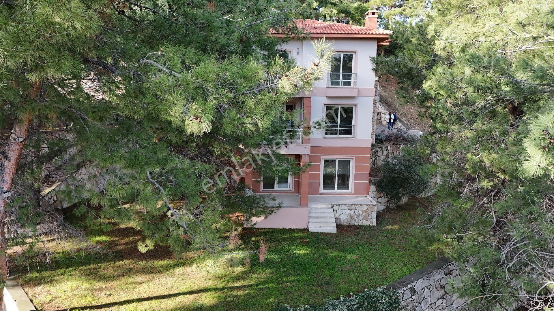 Kuşadası Soğucak Bölgesinde Müstakil Fırsat Villa - Görsel 16