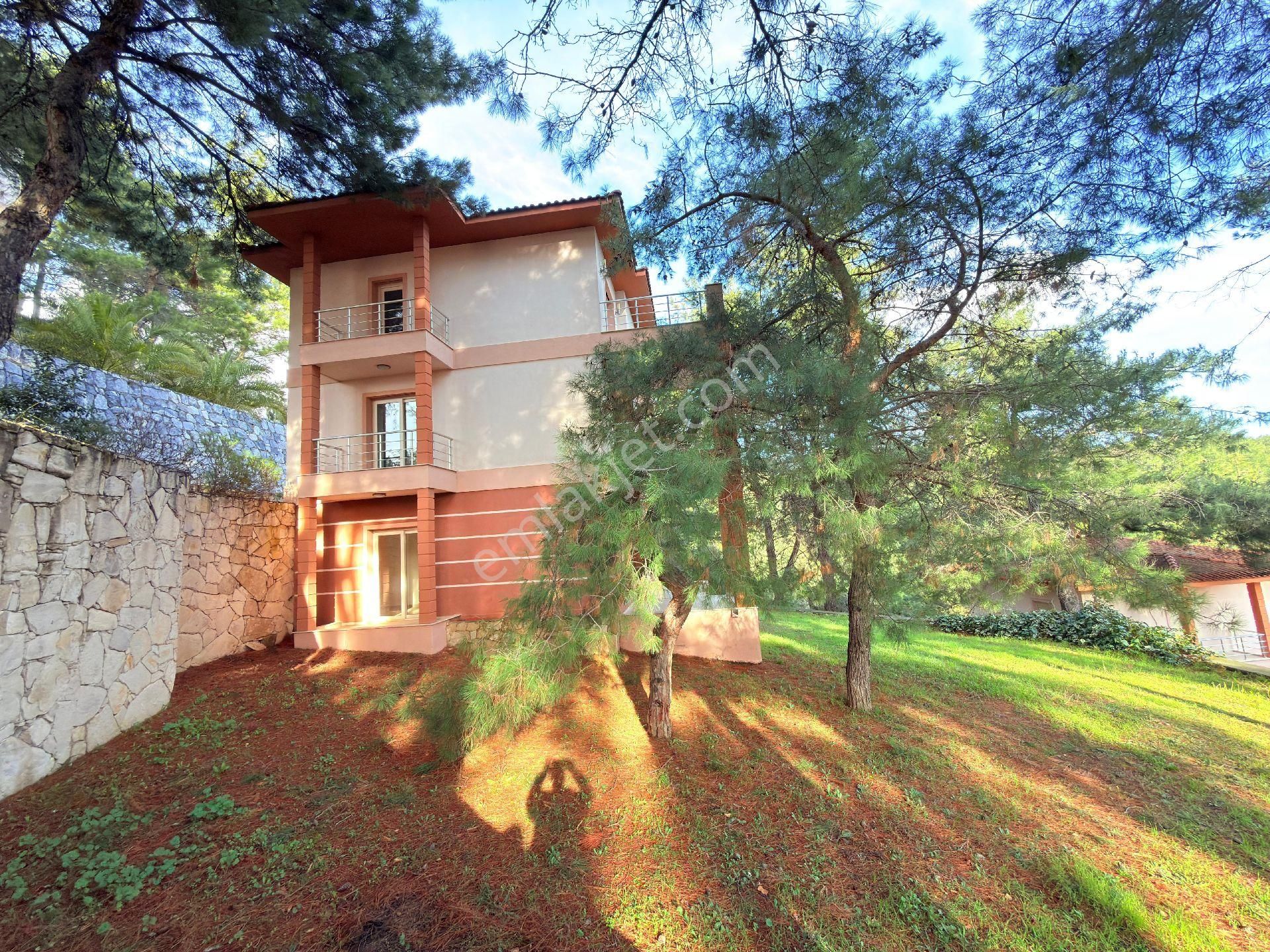 Kuşadası Soğucak Bölgesinde Müstakil Fırsat Villa - Görsel 13