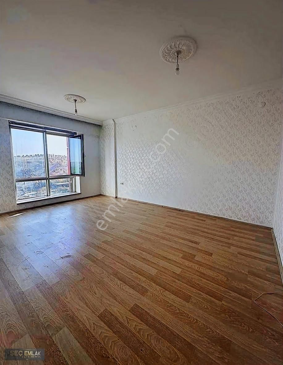 Seç Emlak'tan Yeşilvadi Konutlarında Ara Kat Geniş 2+1 Daıre - Görsel 2