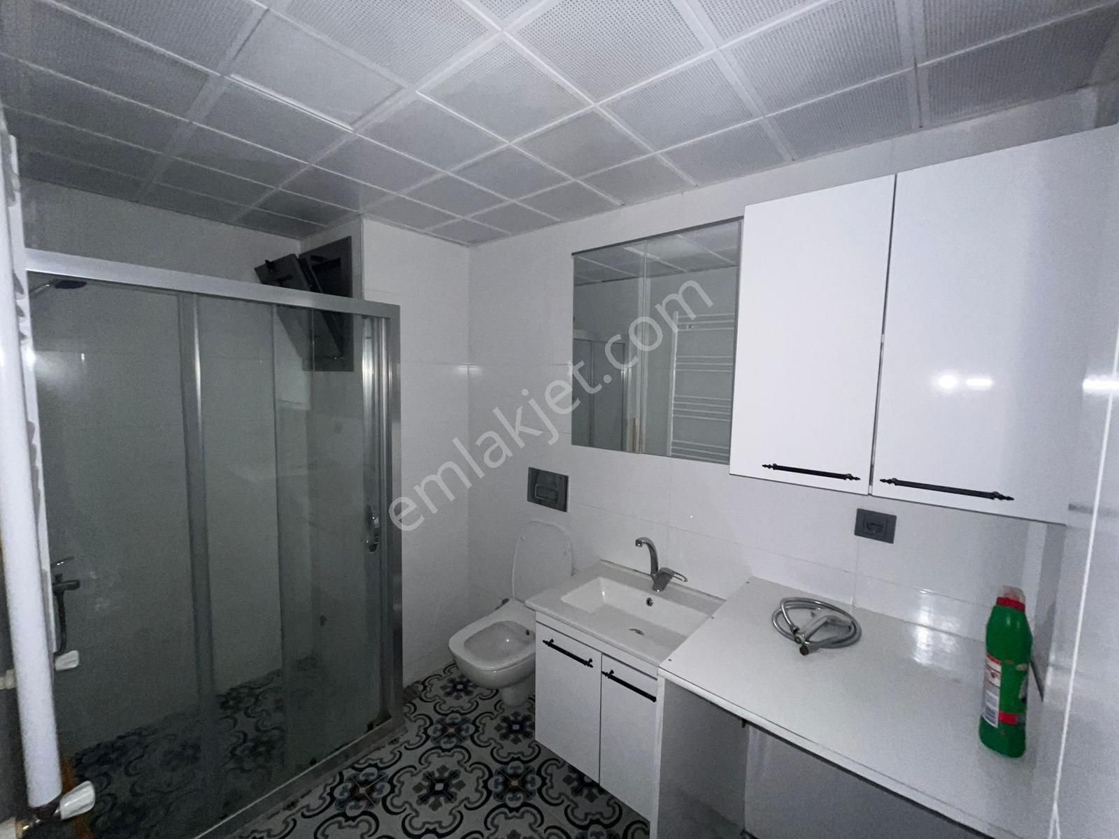 Remax Armadan Kuruçeşmede 1+1 Doğalgaz/asansör/arakat Kiralık - Görsel 6