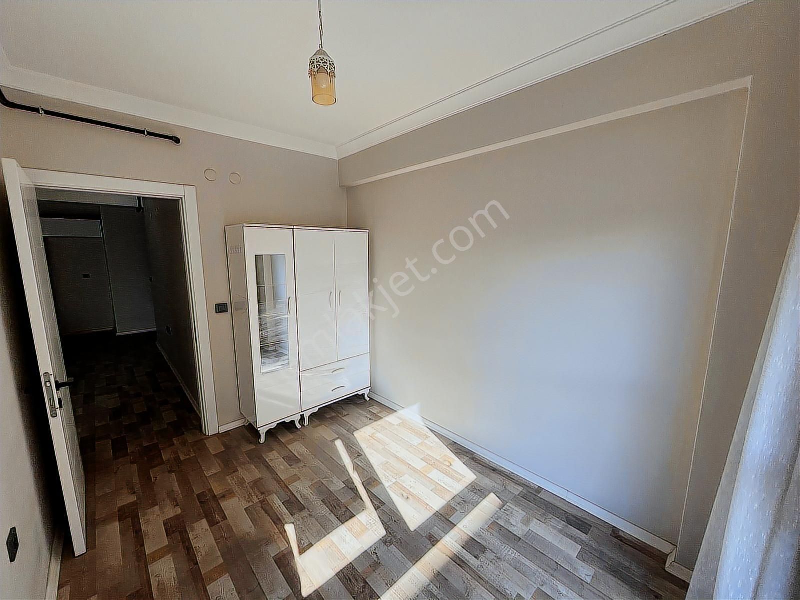 Remax Armadan Kuruçeşmede 1+1 Doğalgaz/asansör/arakat Kiralık - Görsel 18
