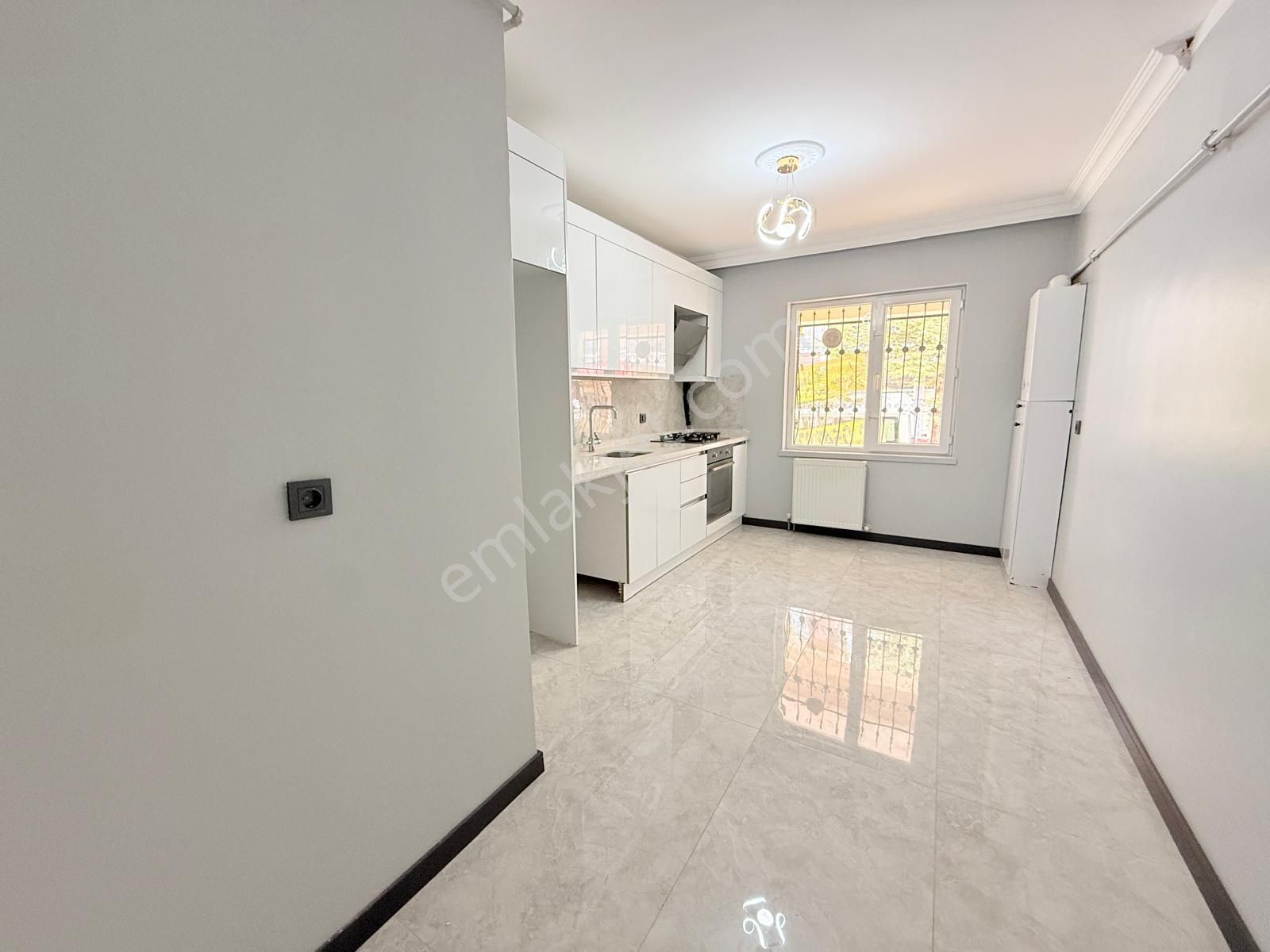 Okul-market-ulaşım Dibi Altında Daire Olan 2+1 !!