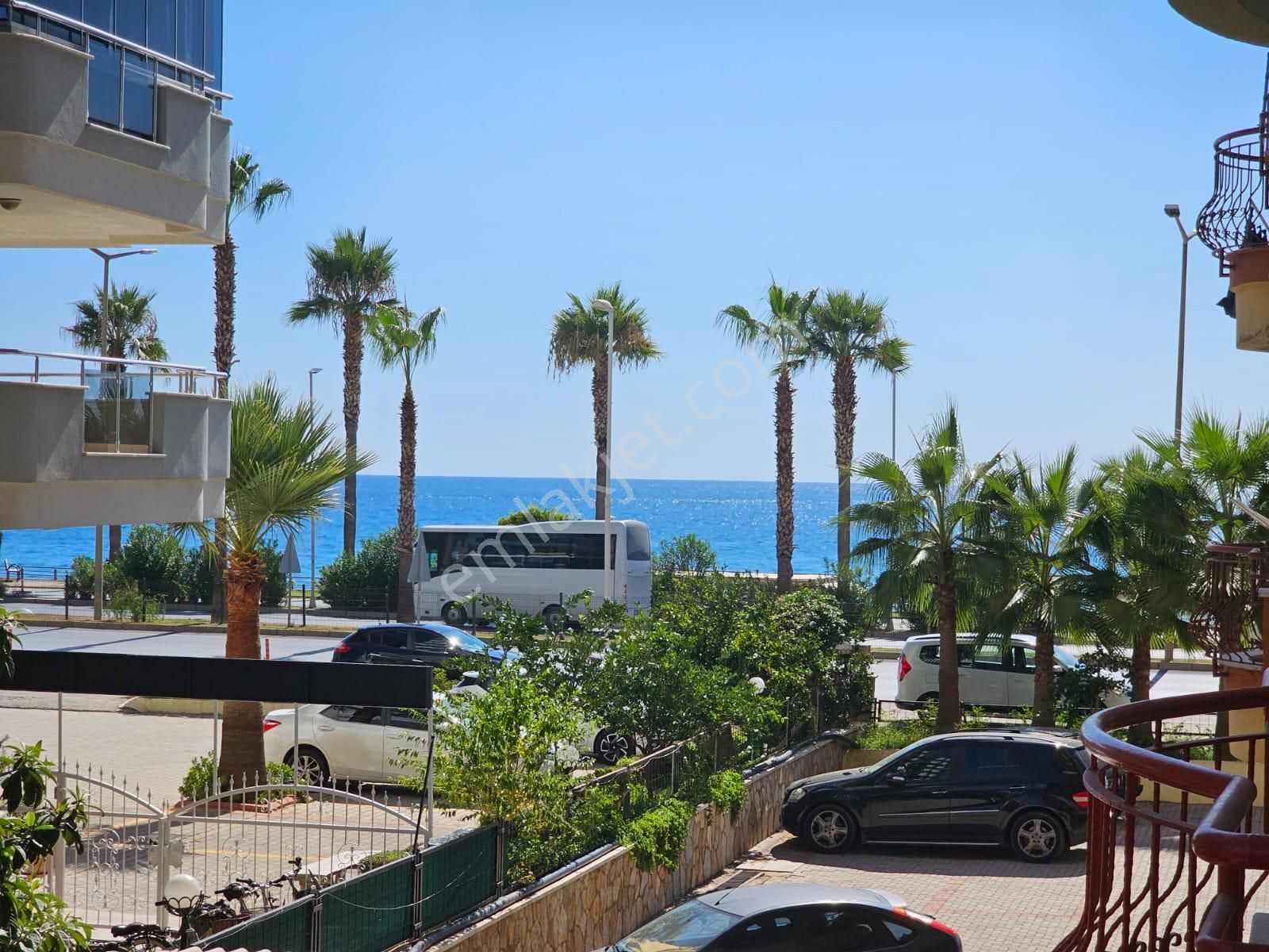 Denize Sıfır Satılık Site İçi 2+1