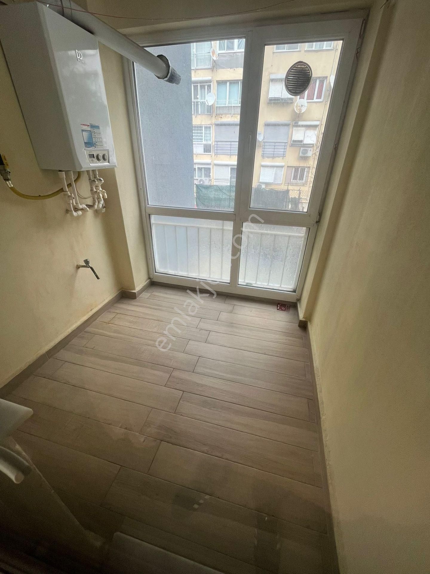 Asil'den Üçkuyularda Cadde Paraleli Bakımlı 2+1 Daire - Görsel 20