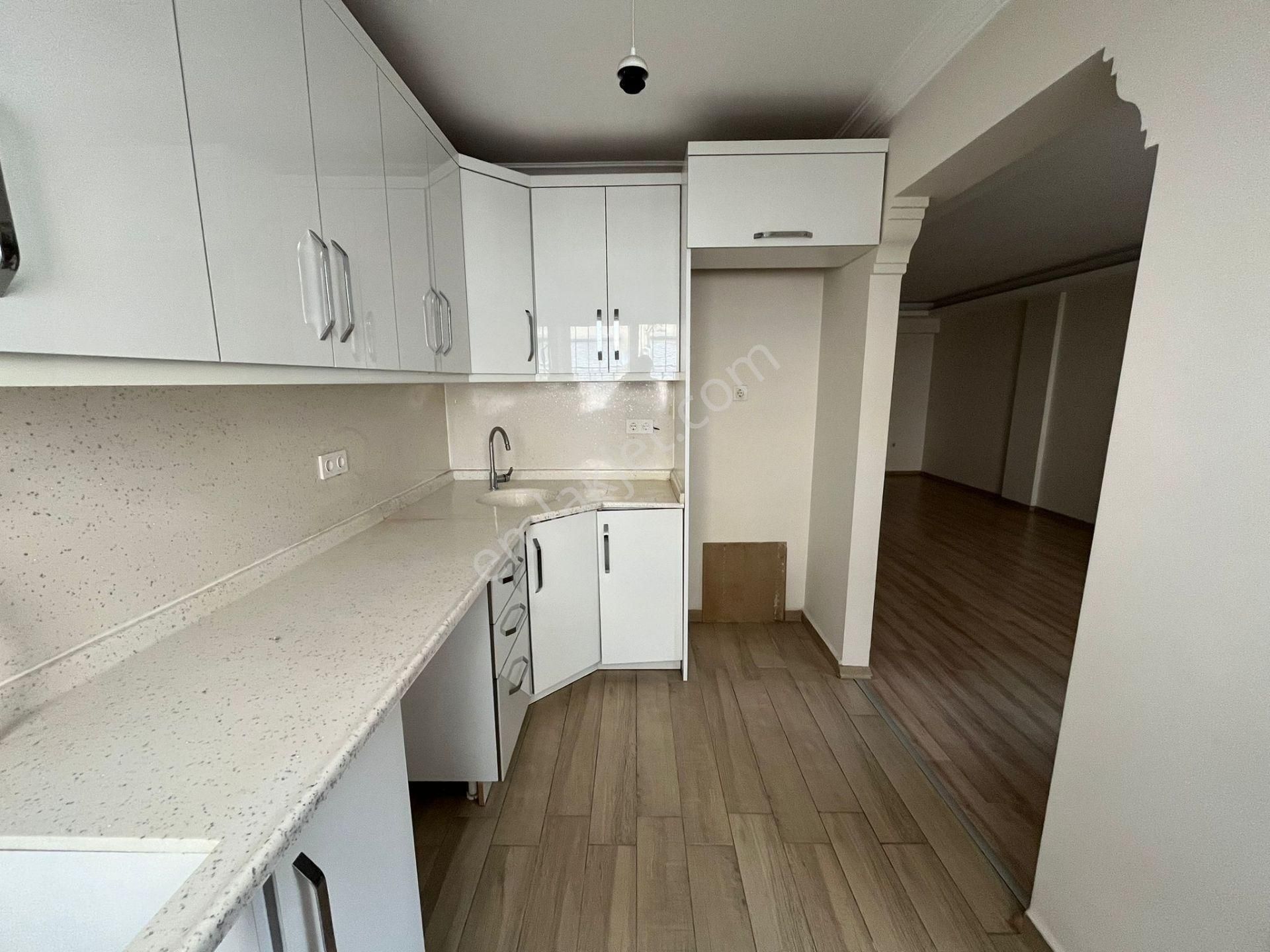 Asil'den Üçkuyularda Cadde Paraleli Bakımlı 2+1 Daire - Görsel 5