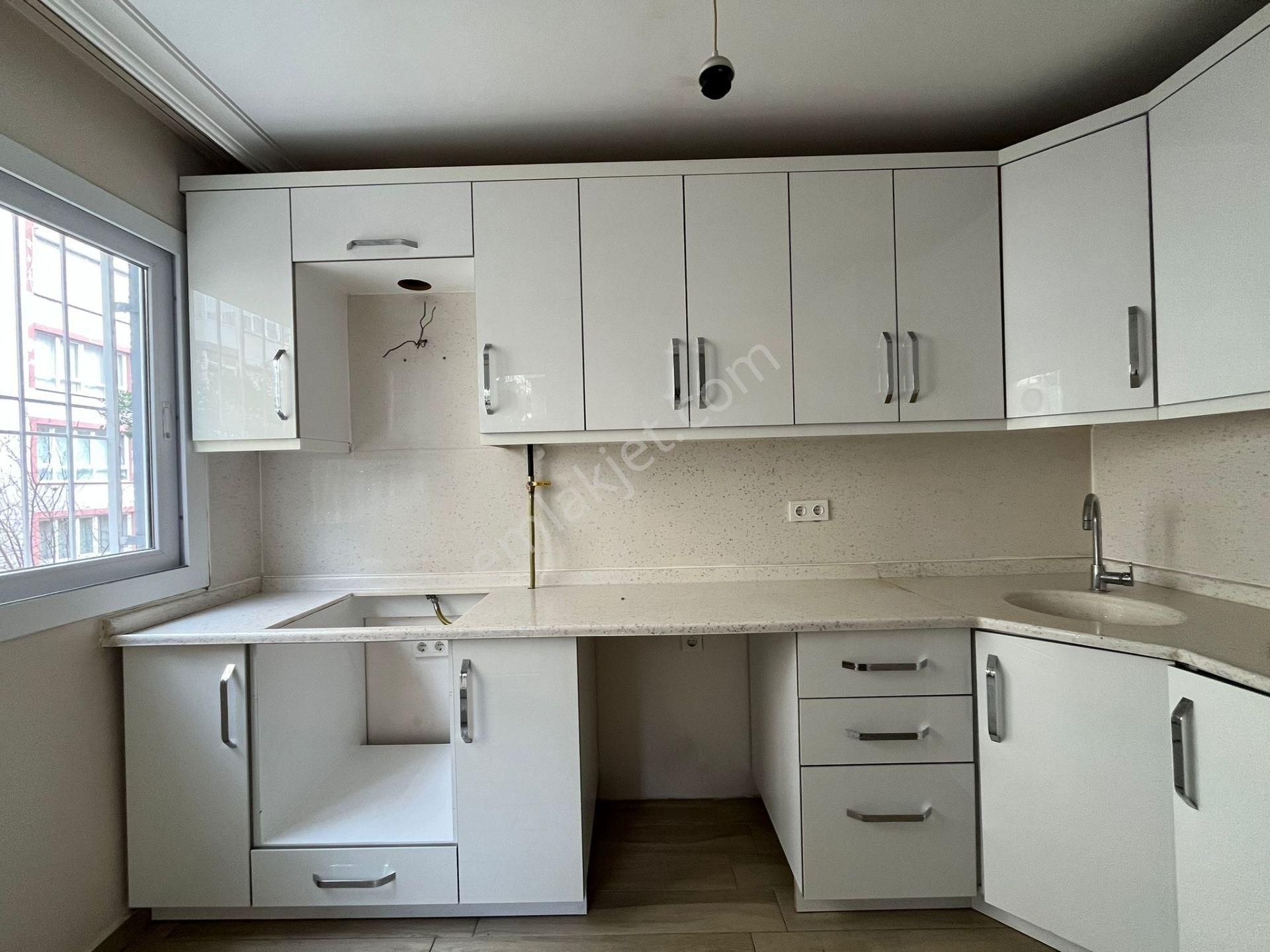 Asil'den Üçkuyularda Cadde Paraleli Bakımlı 2+1 Daire - Görsel 2