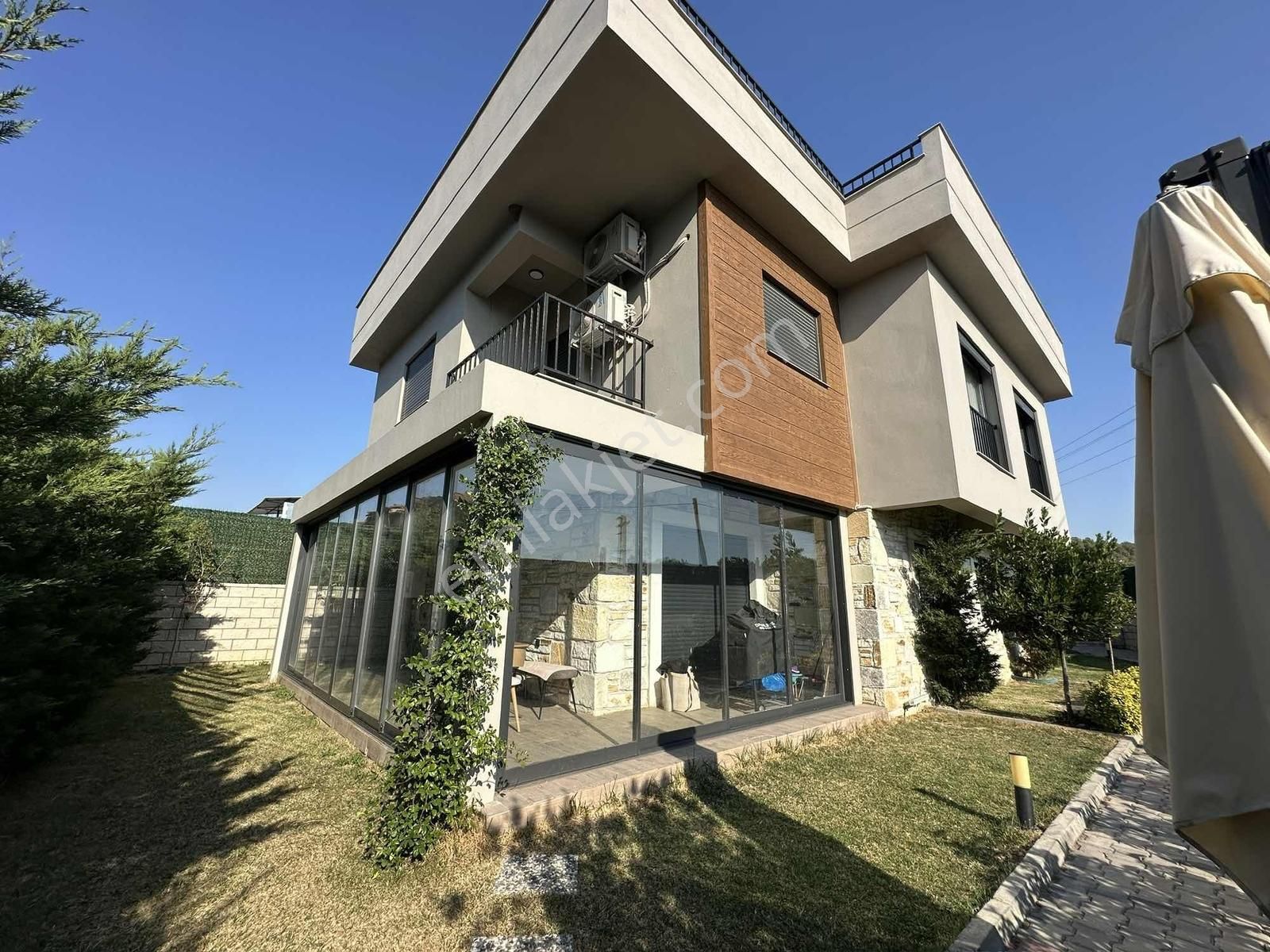 Eliz Grup'tan Gerenköyde Eşyalı Kiralık 3+1 Villa - Görsel 16