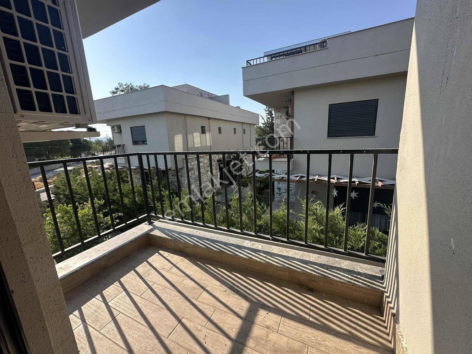 Eliz Grup'tan Gerenköyde Eşyalı Kiralık 3+1 Villa - Görsel 25