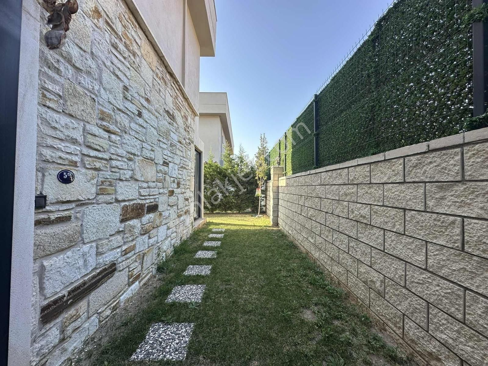Eliz Grup'tan Gerenköyde Eşyalı Kiralık 3+1 Villa - Görsel 13