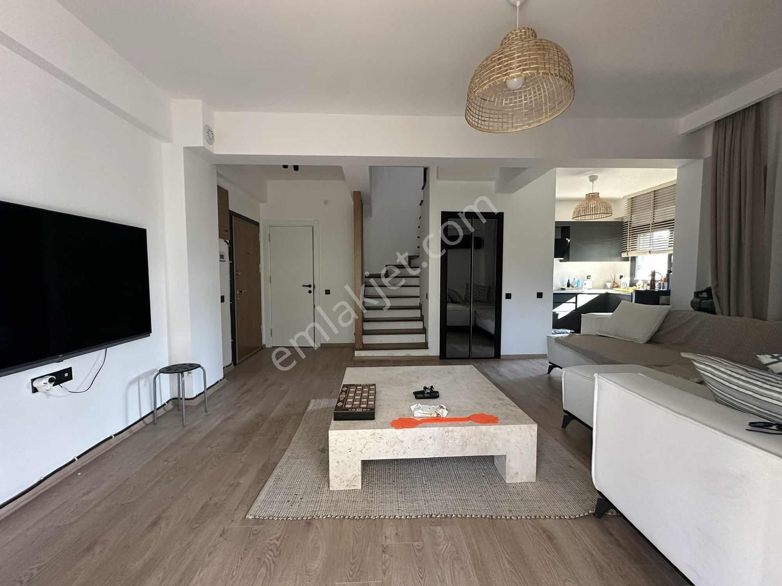 Eliz Grup'tan Gerenköyde Eşyalı Kiralık 3+1 Villa - Görsel 9