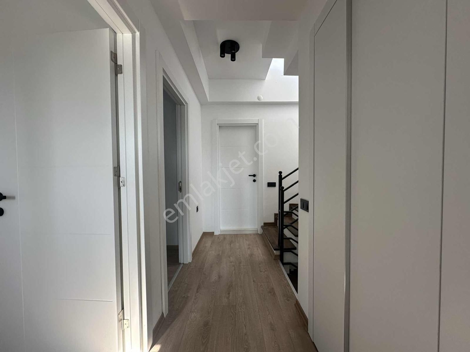 Eliz Grup'tan Gerenköyde Eşyalı Kiralık 3+1 Villa - Görsel 32