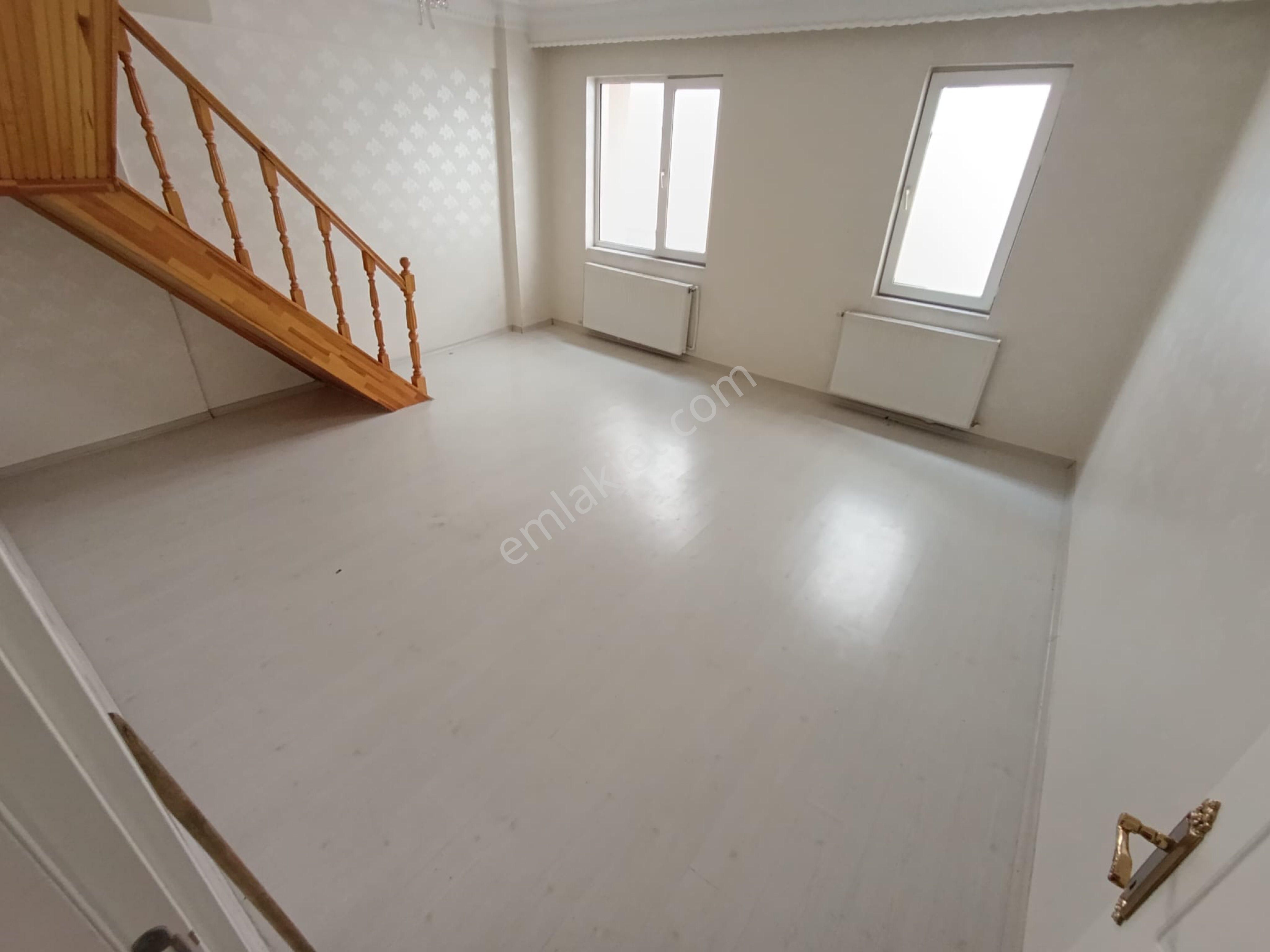 Sultançiftliği Mahallesi 4+2 200 M2 Asansörsüz Tramvaya Yakın Kiralık Dubleks Daire - Görsel 6