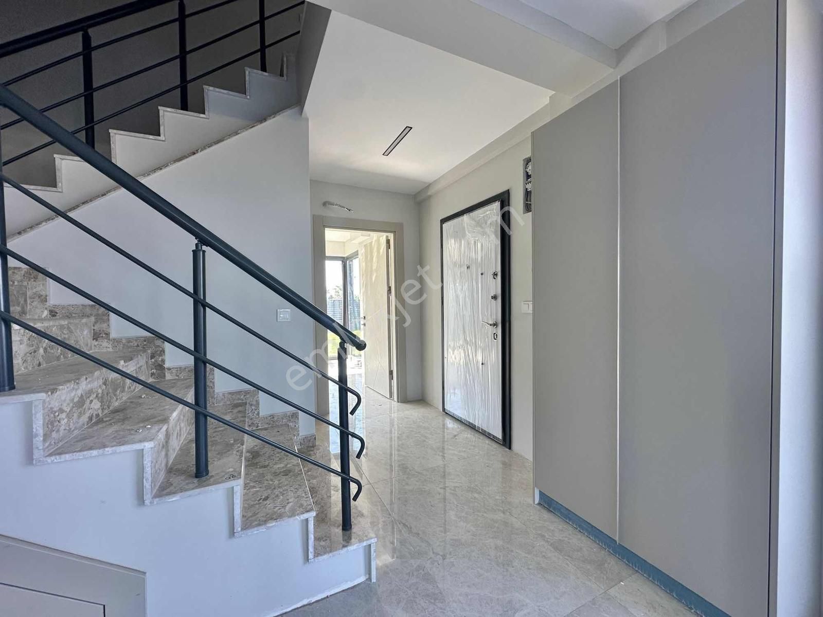 Eliz Grup'tan Satılık 3+1 Geniş Bahçeli Villa - Görsel 22