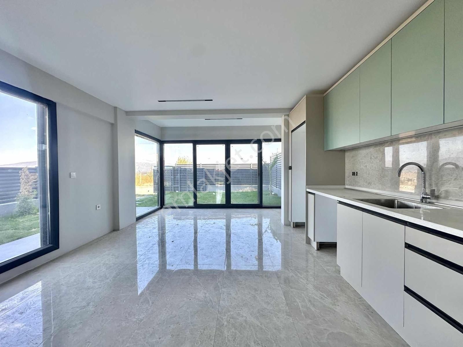 Eliz Grup'tan Satılık 3+1 Geniş Bahçeli Villa - Görsel 21