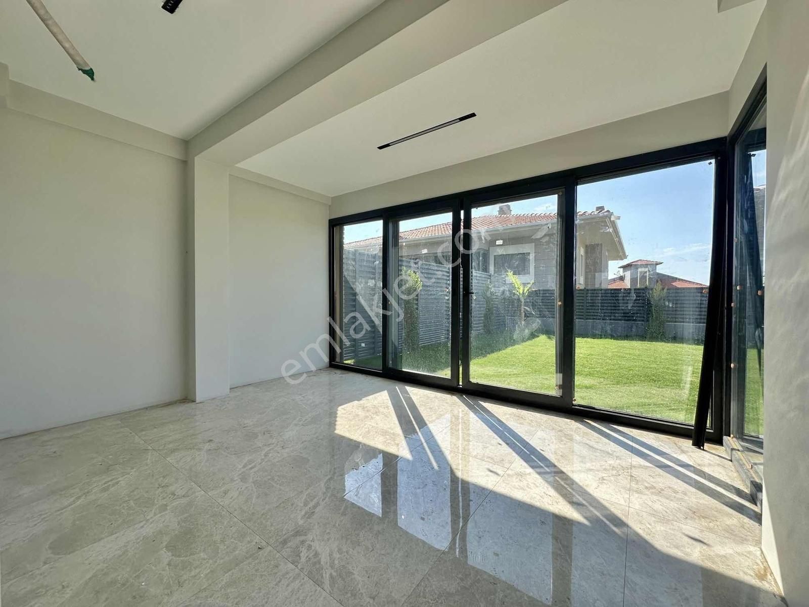 Eliz Grup'tan Satılık 3+1 Geniş Bahçeli Villa - Görsel 23