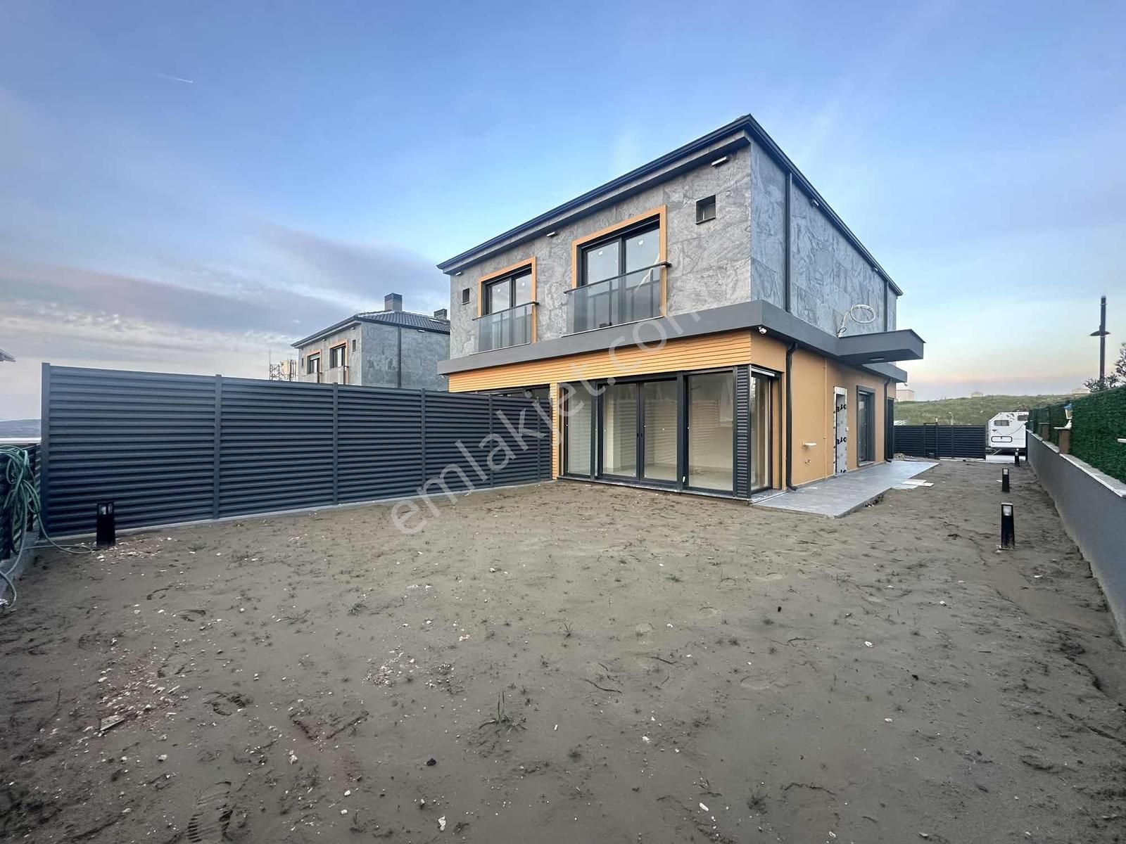 Eliz Grup'tan Satılık 3+1 Geniş Bahçeli Villa