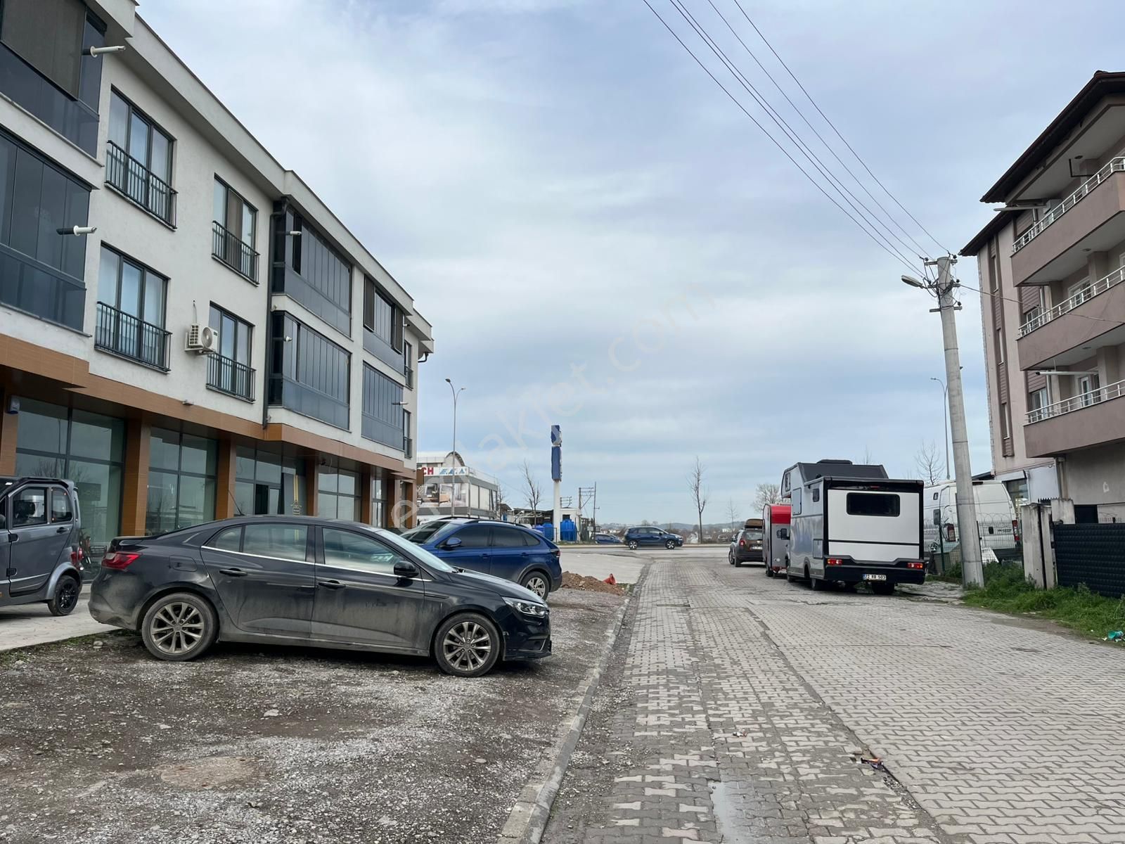 Remax Mavi'den Yazlık Kavşağı Yakını Satılık 3+1