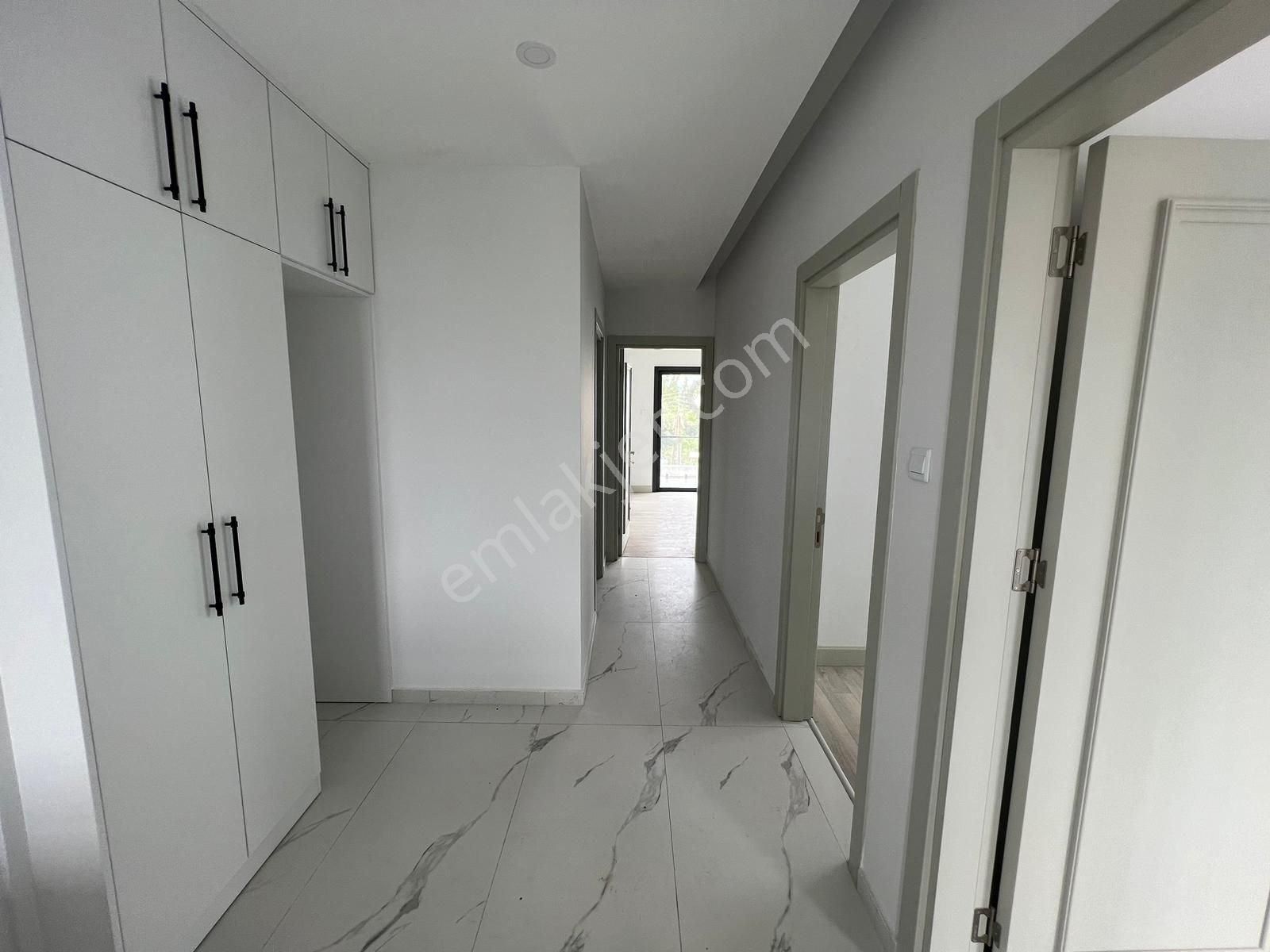 Girne Catalköy'de Satılık 3+1 Villa - Görsel 18