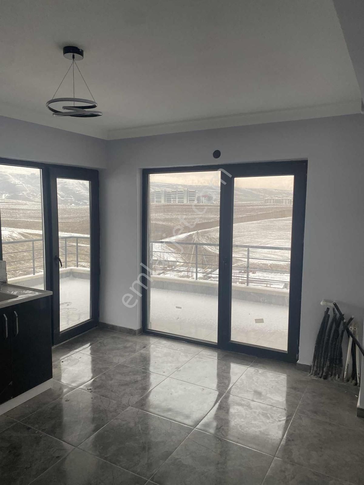 Arslanlar Gruptan 4+1 Teraslı 2 Giyinme Odalı Site Dairesi - Görsel 15