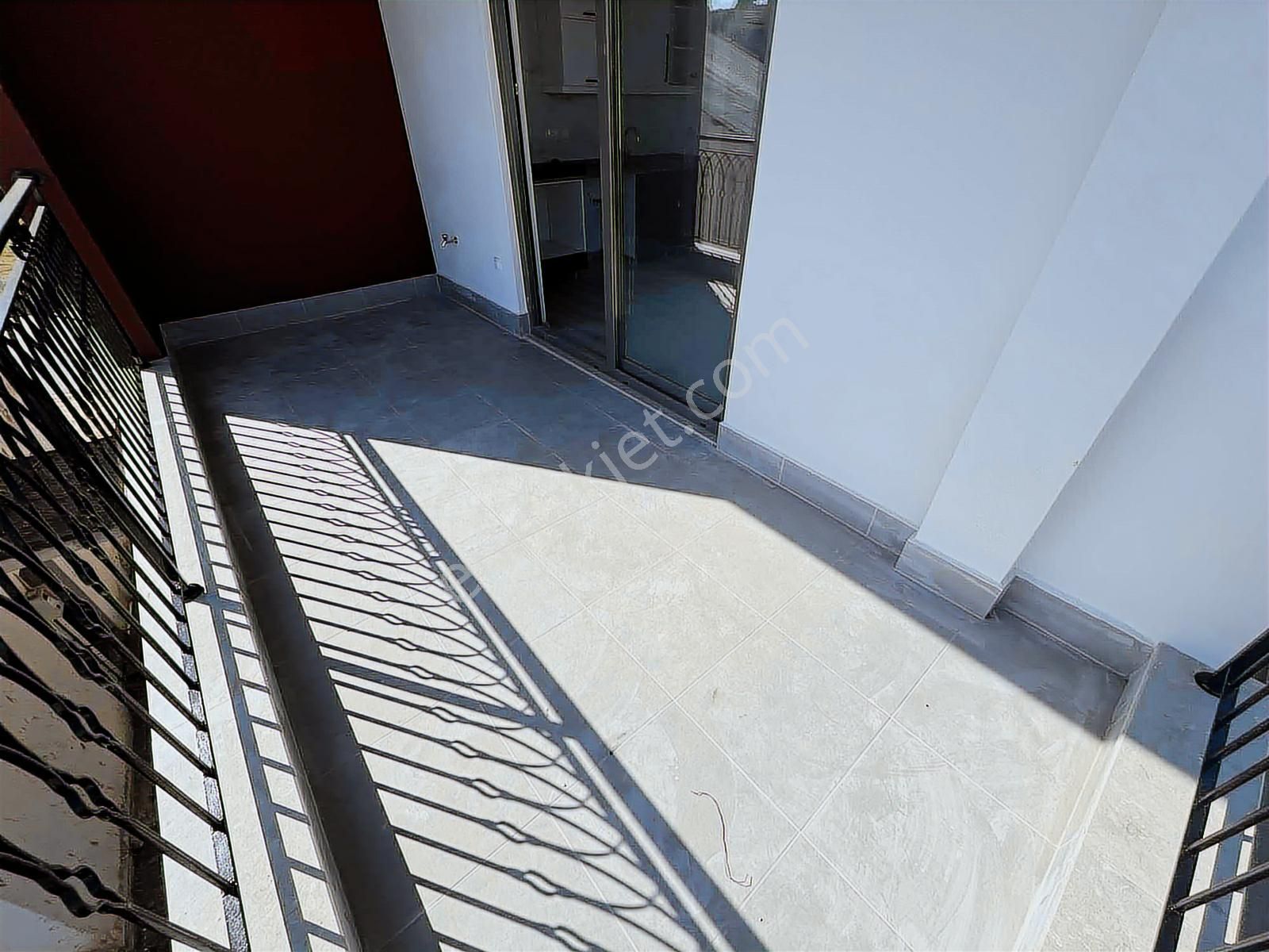 Alanya Çılaklı Da Cadde Üzeri Havuzlu Satılık 2+1 Daire - Görsel 3