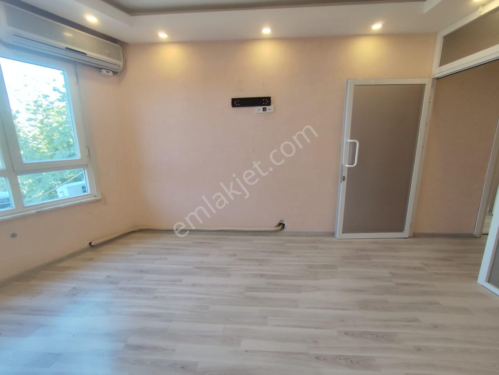 Azmir'den Belediye Karşısı Kiralık 45 M2 Ofis For Rent - Görsel 3