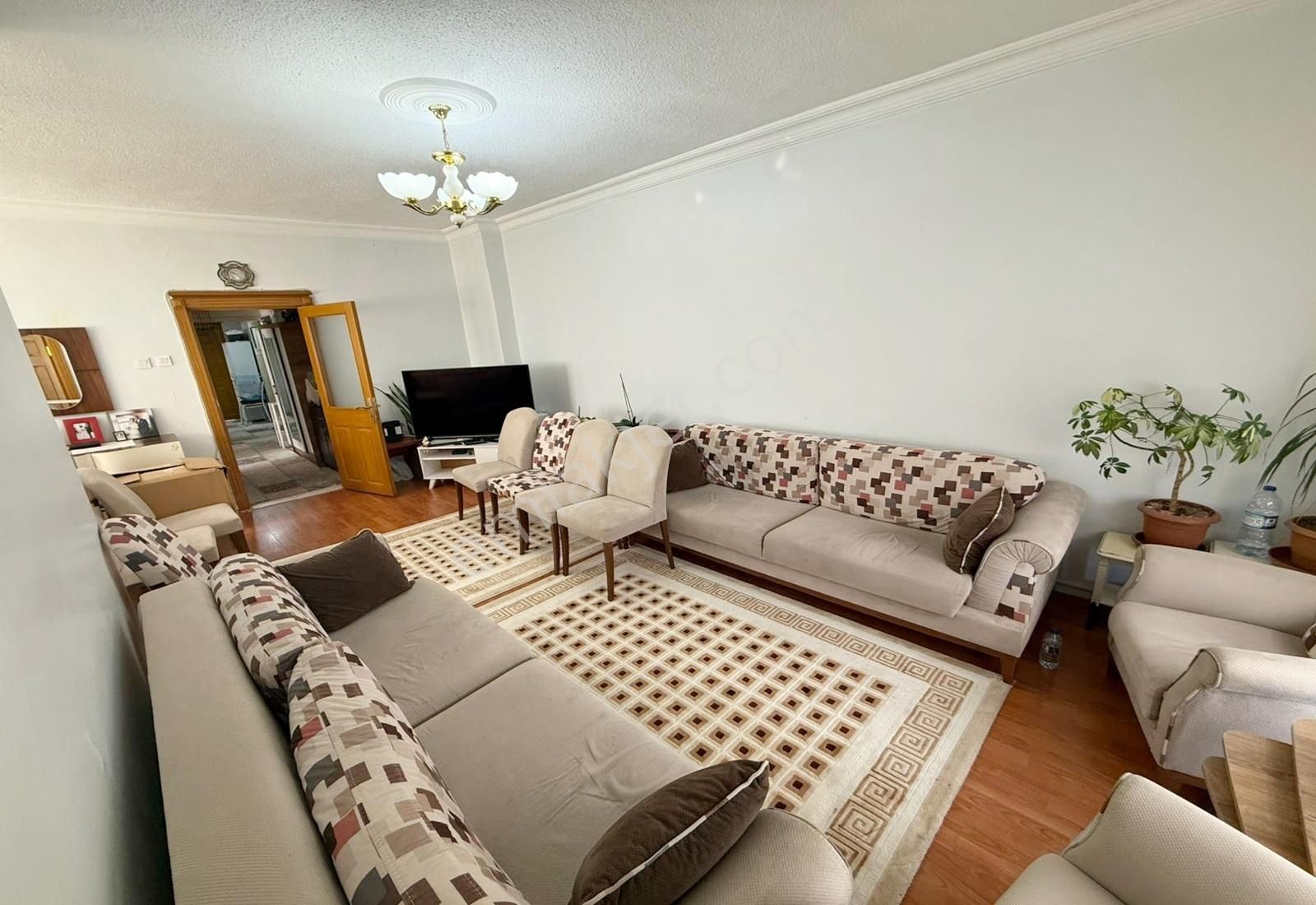 Çiçekli Mahallesi'nde Ön Cephe'de 3+1 Satılık Daire!!!