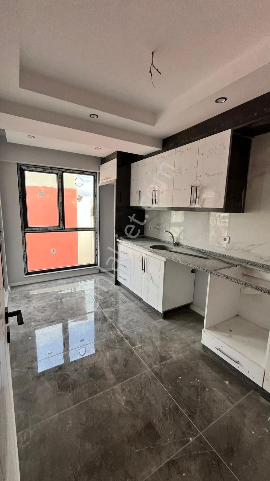 İlbadı Mahallesinde Cadde Üzerinde Sıfır Yerden Isıtma 2+1/95 M2 Daire 2.900.000 Tl !!! - Görsel 4