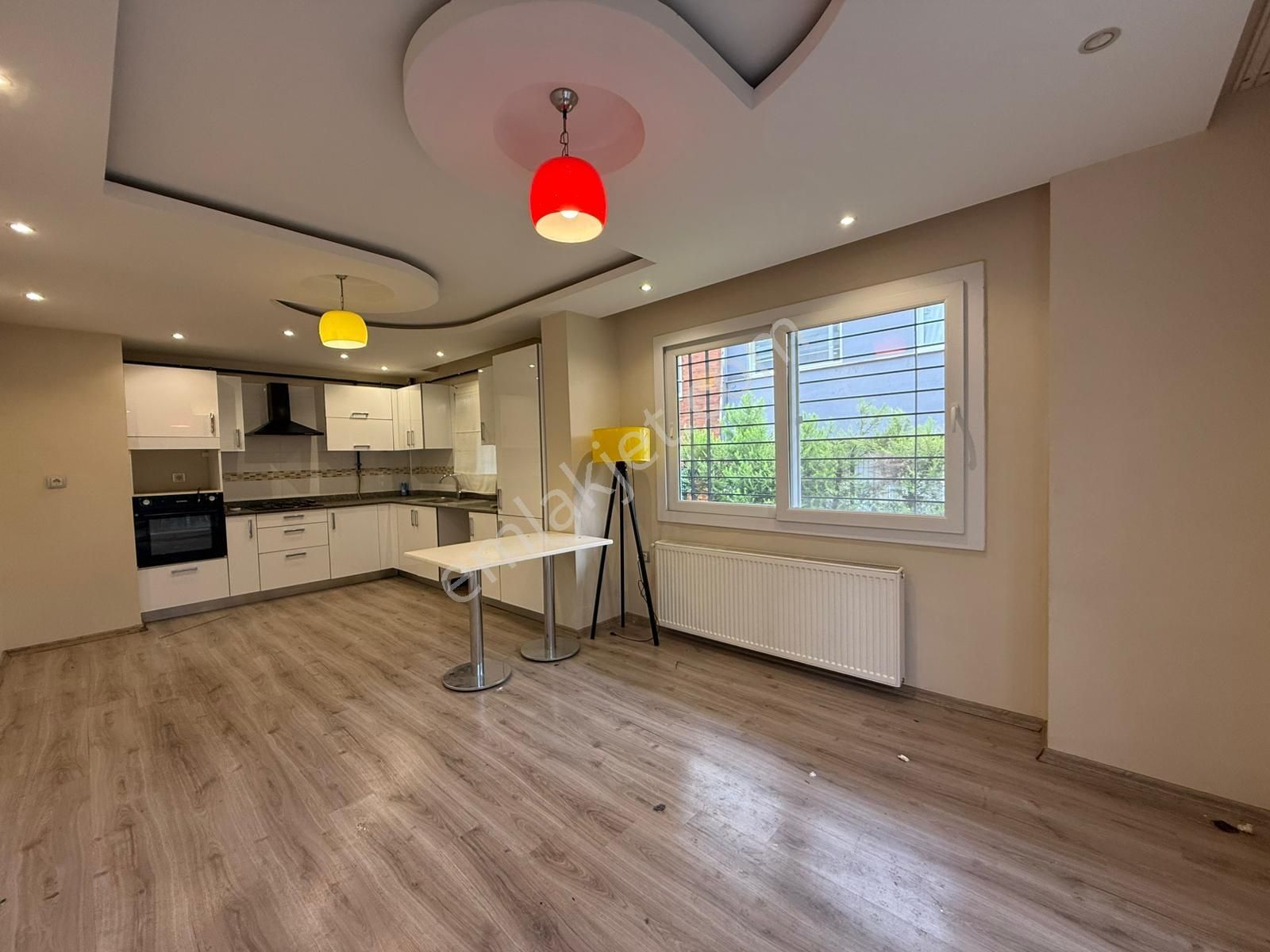 Karslılar'da 2 Katlı Apt/10 Yaş/2+1/kombi/ankastre/70 M2 Bahçeli - Görsel 2