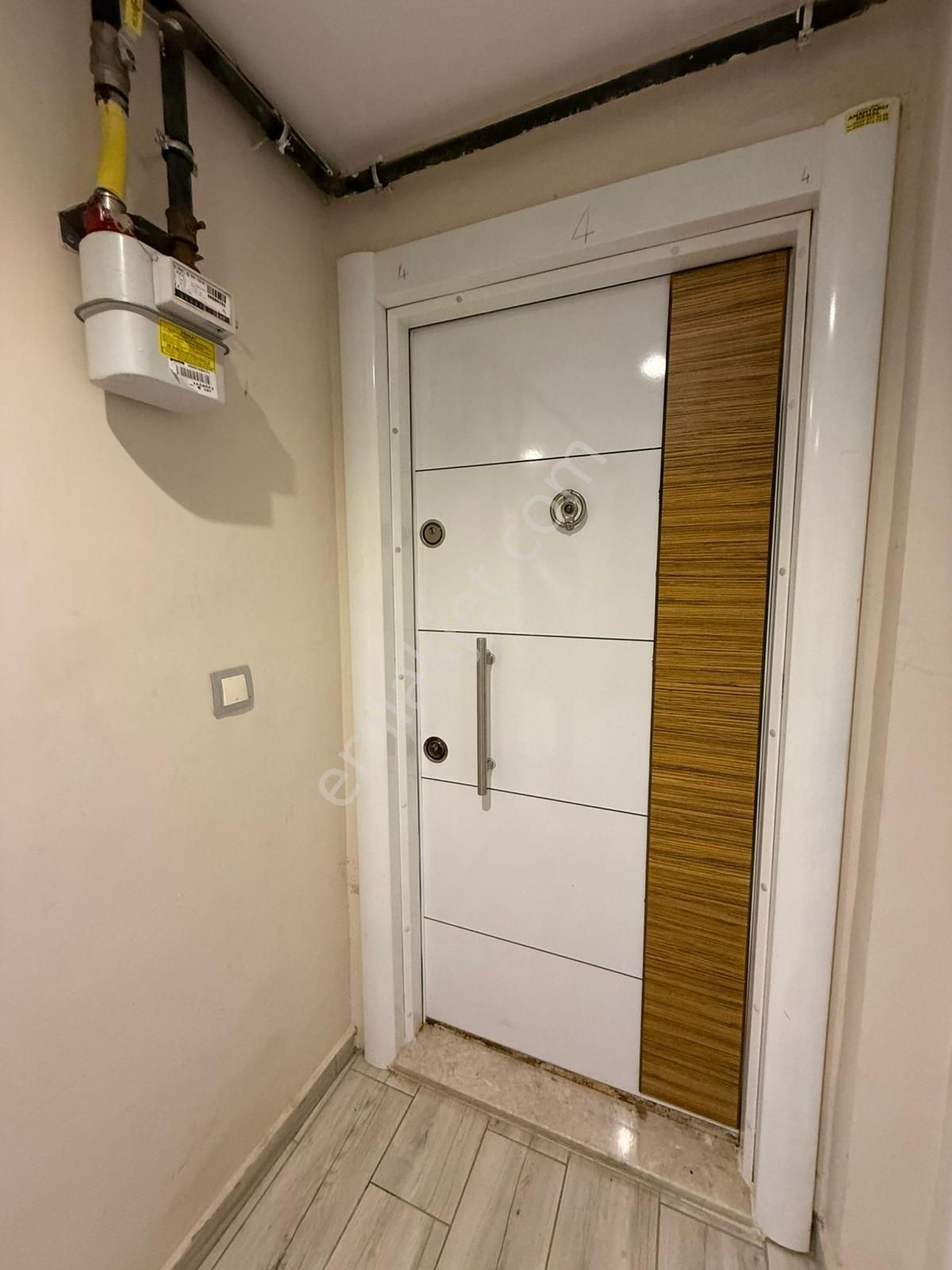 Karslılar'da 2 Katlı Apt/10 Yaş/2+1/kombi/ankastre/70 M2 Bahçeli - Görsel 3